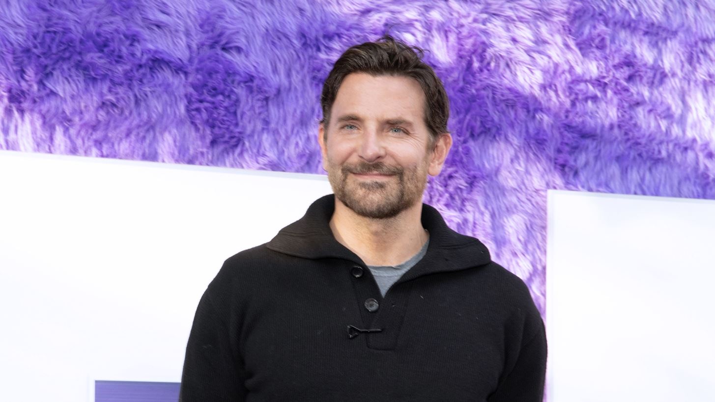 Bradley Cooper | &#x3A3;&#x3C4;&#x3B7;&#x3BD; &#x3B5;&#x3C0;&#x3AF;&#x3C3;&#x3B7;&#x3BC;&#x3B7; &#x3C0;&#x3C1;&#x3B5;&#x3BC;&#x3B9;&#x3AD;&#x3C1;&#x3B1; &#x3C4;&#x3B7;&#x3C2; &#x3BD;&#x3AD;&#x3B1;&#x3C2; &#x3C4;&#x3BF;&#x3C5; &#x3C4;&#x3B1;&#x3B9;&#x3BD;&#x3AF;&#x3B1;&#x3C2; &#x3BC;&#x3B1;&#x3B6;&#x3AF; &#x3BC;&#x3B5; &#x3C4;&#x3B7;&#x3BD; &#x3BA;&#x3CC;&#x3C1;&#x3B7; &#x3C4;&#x3BF;&#x3C5;