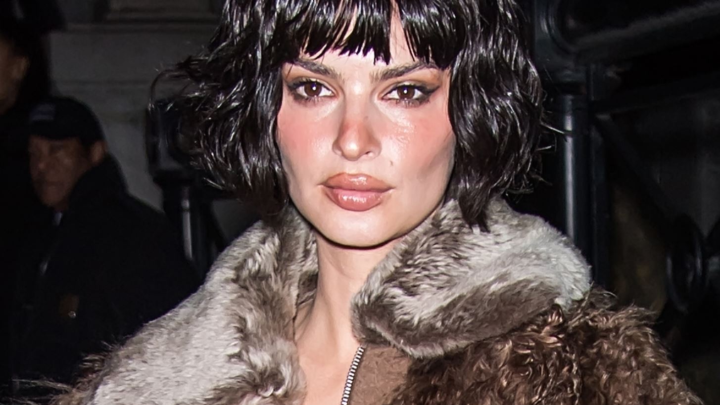Emily Ratajkowski - Eric Andr&#xE9; Hard | &#x3A0;&#x3BF;&#x3B6;&#x3AC;&#x3C1;&#x3BF;&#x3C5;&#x3BD; &#x3B3;&#x3C5;&#x3BC;&#x3BD;&#x3BF;&#x3AF; &#x3C3;&#x3C4;&#x3B7;&#x3BD; &#x3C0;&#x3C1;&#x3CE;&#x3C4;&#x3B7; &#x3C4;&#x3BF;&#x3C5;&#x3C2; &#x3BA;&#x3BF;&#x3B9;&#x3BD;&#x3AE; &#x3C6;&#x3C9;&#x3C4;&#x3BF;&#x3B3;&#x3C1;&#x3B1;&#x3C6;&#x3AF;&#x3B1; &#x3C3;&#x3C4;&#x3BF; Instagram