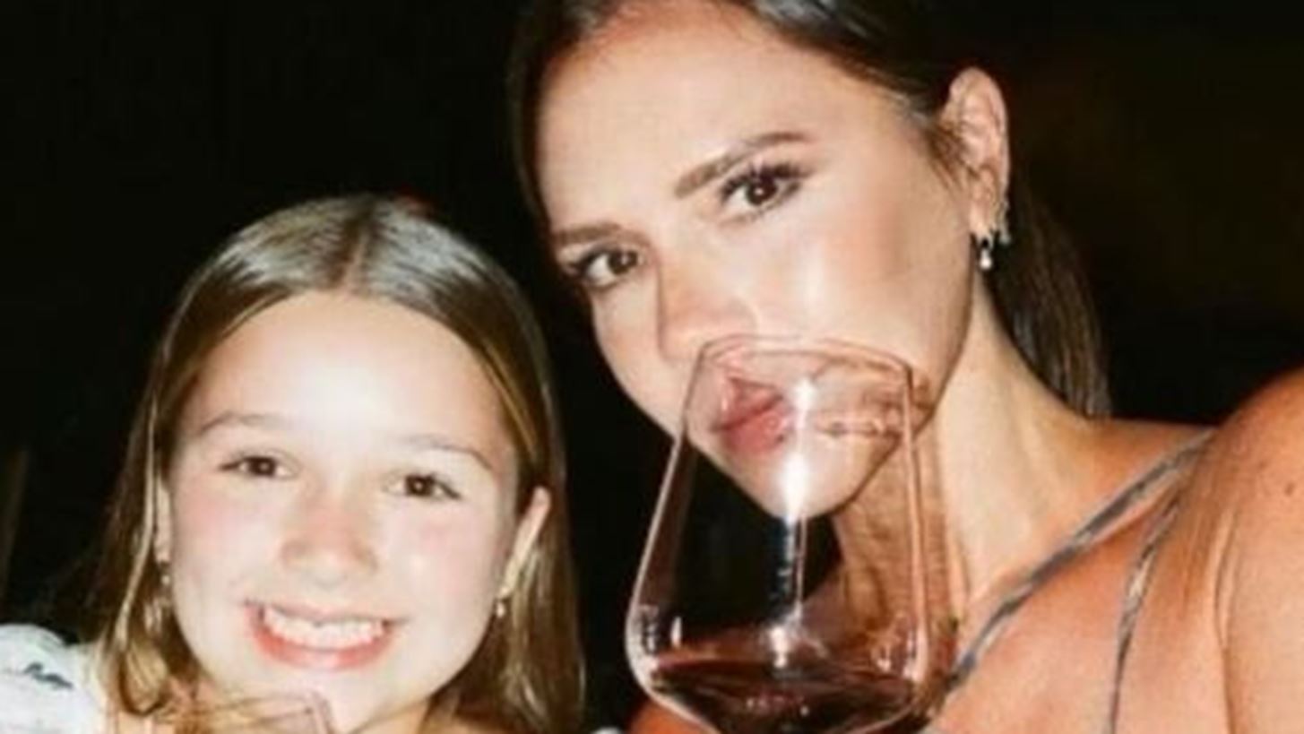 &#x397; Victoria Beckham &#x3C4;&#x3C1;&#x3BF;&#x3BC;&#x3BF;&#x3BA;&#x3C1;&#x3B1;&#x3C4;&#x3B5;&#x3AF;&#x3C4;&#x3B1;&#x3B9; &#x3C3;&#x3C4;&#x3B7;&#x3BD; &#x3B9;&#x3B4;&#x3AD;&#x3B1; &#x3CC;&#x3C4;&#x3B9; &#x3B7; Harper &#x3B8;&#x3B1; &#x3B1;&#x3C0;&#x3BF;&#x3BA;&#x3C4;&#x3AE;&#x3C3;&#x3B5;&#x3B9; social media &#x3BB;&#x3BF;&#x3B3;&#x3B1;&#x3C1;&#x3B9;&#x3B1;&#x3C3;&#x3BC;&#x3BF;&#x3CD;&#x3C2;