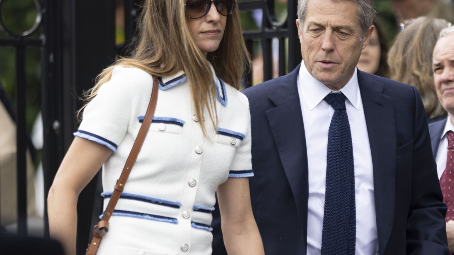 &#x397; &#x3B5;&#x3BC;&#x3C6;&#x3AC;&#x3BD;&#x3B9;&#x3C3;&#x3B7; &#x3C4;&#x3BF;&#x3C5; Hugh Grant &#x3BC;&#x3B5; &#x3C4;&#x3B7;&#x3BD; &#x3B5;&#x3BD;&#x3C4;&#x3C5;&#x3C0;&#x3C9;&#x3C3;&#x3B9;&#x3B1;&#x3BA;&#x3AE; &#x3C3;&#x3CD;&#x3B6;&#x3C5;&#x3B3;&#x3CC; &#x3C4;&#x3BF;&#x3C5; &#x3C3;&#x3C4;&#x3BF; Wimbledon