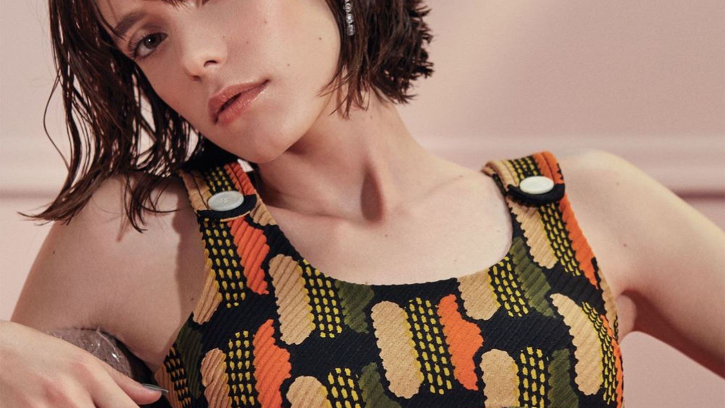 Stacy Martin: &#x3B3;&#x3BD;&#x3CE;&#x3C1;&#x3B9;&#x3C3;&#x3B5; &#x3BA;&#x3B1;&#x3BB;&#x3CD;&#x3C4;&#x3B5;&#x3C1;&#x3B1; &#x3C4;&#x3BF; &#x3BD;&#x3AD;&#x3BF; &#x3C0;&#x3C1;&#x3CC;&#x3C3;&#x3C9;&#x3C0;&#x3BF; &#x3C4;&#x3B7;&#x3C2; Miu Miu