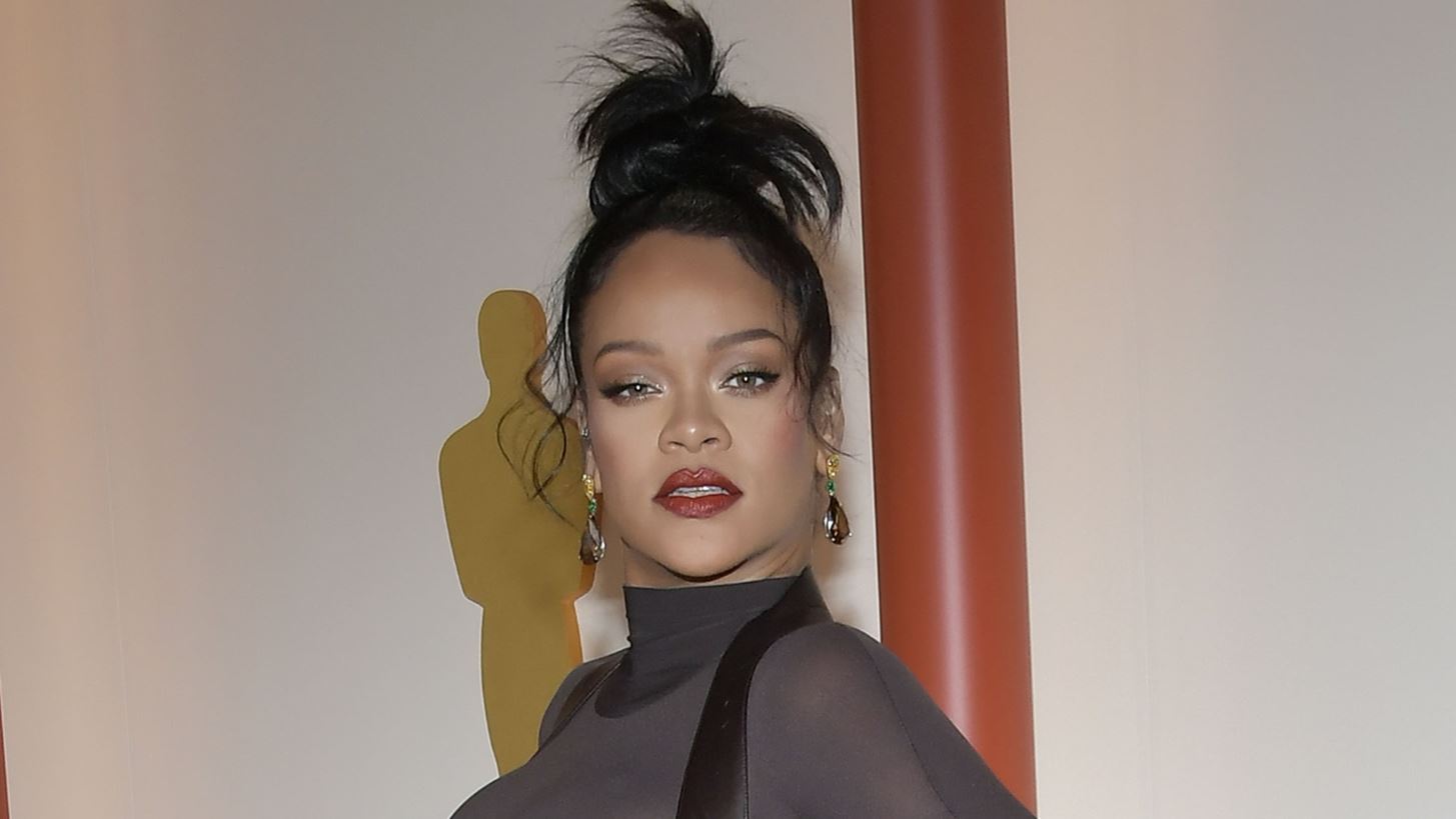 Rihanna | &#x39F; &#x3B3;&#x3B9;&#x3BF;&#x3C2; &#x3C4;&#x3B7;&#x3C2; &#x3B4;&#x3B9;&#x3B1;&#x3BA;&#x3CC;&#x3C0;&#x3C4;&#x3B5;&#x3B9; &#x3C4;&#x3B7; &#x3B3;&#x3C5;&#x3BC;&#x3BD;&#x3B1;&#x3C3;&#x3C4;&#x3B9;&#x3BA;&#x3AE; &#x3C4;&#x3B7;&#x3C2; &#x3C3;&#x3C4;&#x3BF; &#x3C0;&#x3B9;&#x3BF; &#x3C4;&#x3C1;&#x3C5;&#x3C6;&#x3B5;&#x3C1;&#x3CC; &#x3B2;&#x3AF;&#x3BD;&#x3C4;&#x3B5;&#x3BF; &#x3C4;&#x3B7;&#x3C2; &#x3B7;&#x3BC;&#x3AD;&#x3C1;&#x3B1;&#x3C2;