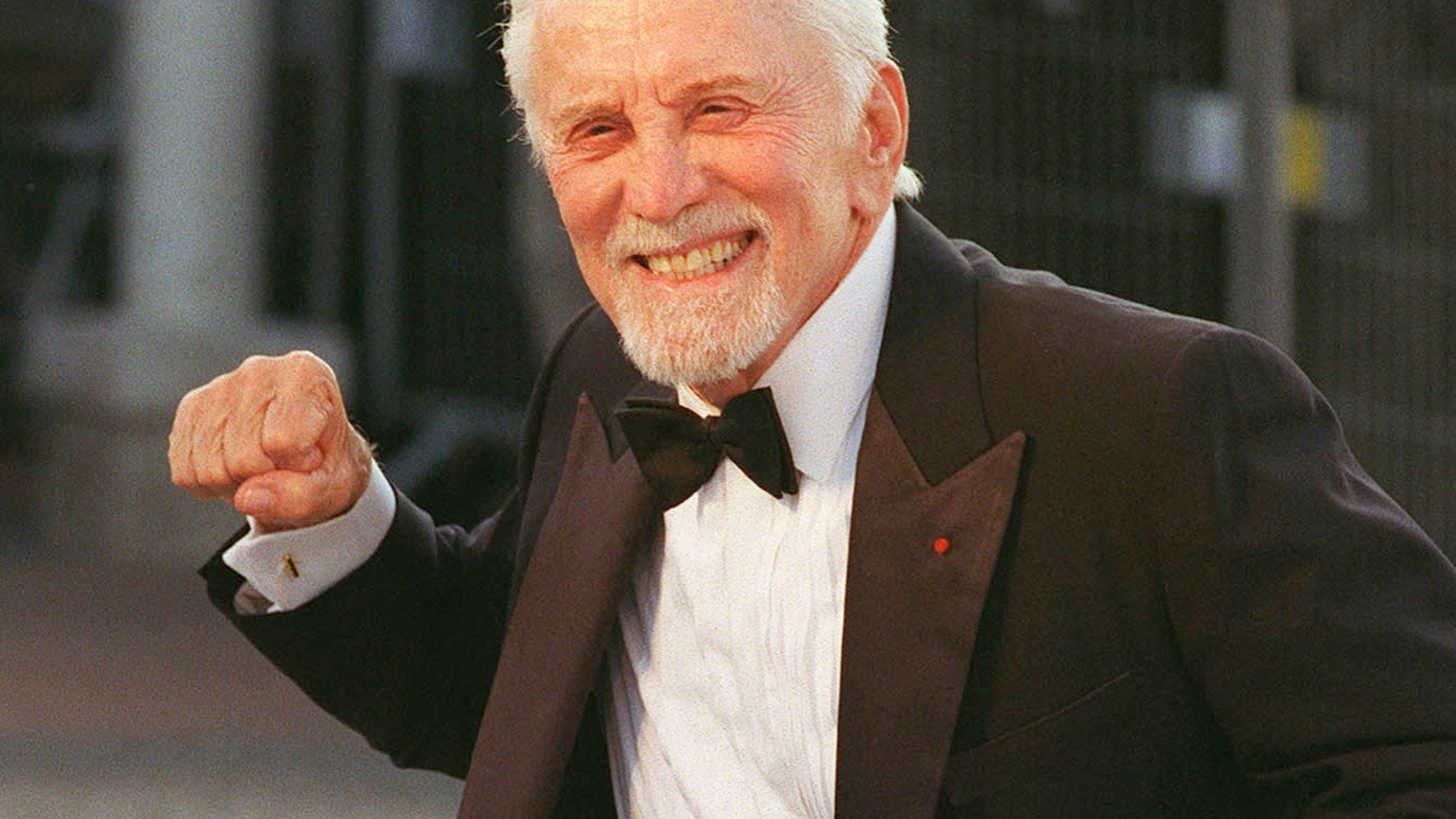 Kirk Douglas: &#x388;&#x3C6;&#x3C5;&#x3B3;&#x3B5; &#x3BF; &#x3B8;&#x3C1;&#x3CD;&#x3BB;&#x3BF;&#x3C2; &#x3C4;&#x3BF;&#x3C5; Hollywood &#x3C3;&#x3C4;&#x3B1; 103 &#x3C4;&#x3BF;&#x3C5;
