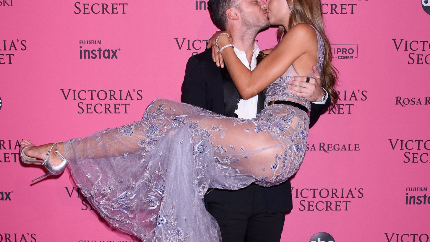 &#x397; Josephine Skriver &#x3B1;&#x3C1;&#x3C1;&#x3B1;&#x3B2;&#x3C9;&#x3BD;&#x3B9;&#x3AC;&#x3C3;&#x3C4;&#x3B7;&#x3BA;&#x3B5; &#x3C3;&#x3C4;&#x3B7;&#x3BD; &#x3C0;&#x3B9;&#x3BF; &#x3BC;&#x3B1;&#x3B3;&#x3B5;&#x3C5;&#x3C4;&#x3B9;&#x3BA;&#x3AE; &#x3C4;&#x3BF;&#x3C0;&#x3BF;&#x3B8;&#x3B5;&#x3C3;&#x3AF;&#x3B1;