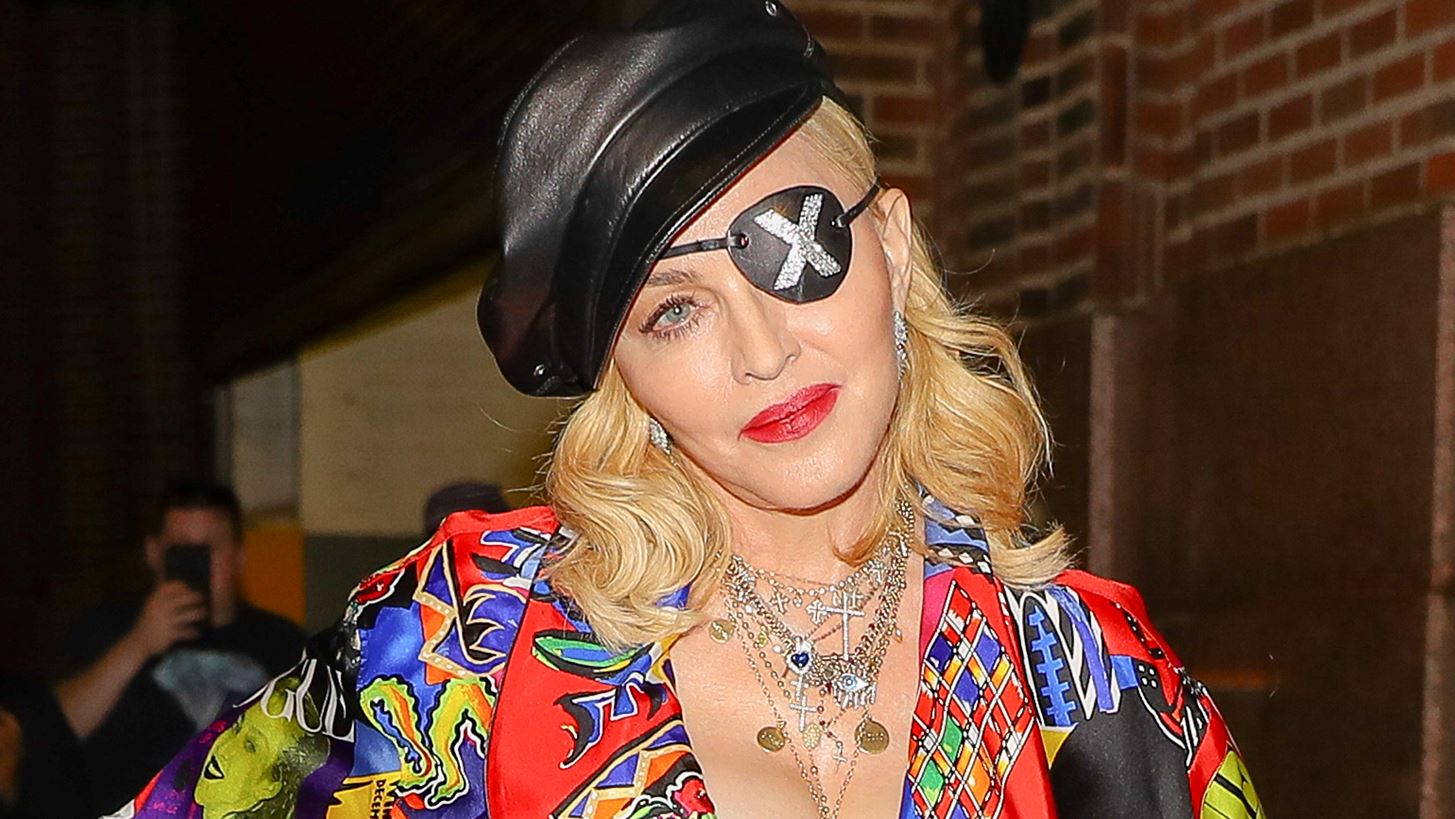 Madonna | &#x39F;&#x3B9; &#x3C0;&#x3C1;&#x3CE;&#x3C4;&#x3B5;&#x3C2; &#x3C6;&#x3C9;&#x3C4;&#x3BF;&#x3B3;&#x3C1;&#x3B1;&#x3C6;&#x3AF;&#x3B5;&#x3C2; &#x3BC;&#x3B5;&#x3C4;&#x3AC; &#x3C4;&#x3B7; &#x3BD;&#x3BF;&#x3C3;&#x3B7;&#x3BB;&#x3B5;&#x3AF;&#x3B1; &#x3C4;&#x3B7;&#x3C2; &#x3C3;&#x3C4;&#x3B7;&#x3BD; &#x3B5;&#x3BD;&#x3C4;&#x3B1;&#x3C4;&#x3B9;&#x3BA;&#x3AE;
