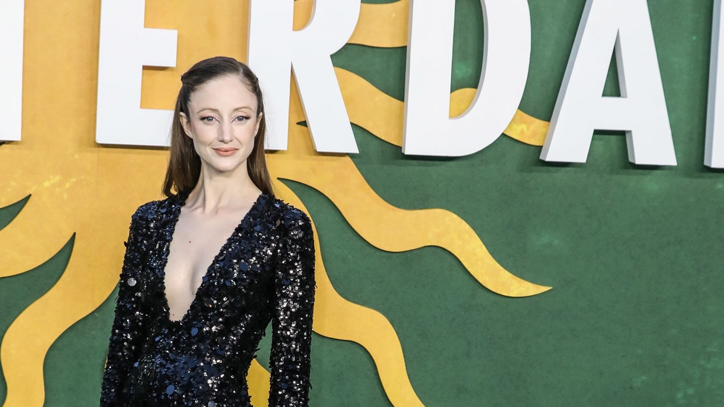Andrea Riseborough | &#x3A0;&#x3BF;&#x3B9;&#x3B1; &#x3B5;&#x3AF;&#x3BD;&#x3B1;&#x3B9; &#x3B7; &#x3B7;&#x3B8;&#x3BF;&#x3C0;&#x3BF;&#x3B9;&#x3CC;&#x3C2; &#x3C0;&#x3BF;&#x3C5; &#x3BA;&#x3B9;&#x3BD;&#x3B4;&#x3C5;&#x3BD;&#x3B5;&#x3CD;&#x3B5;&#x3B9; &#x3BD;&#x3B1; &#x3C7;&#x3AC;&#x3C3;&#x3B5;&#x3B9; &#x3C4;&#x3B7;&#x3BD; &#x3C5;&#x3C0;&#x3BF;&#x3C8;&#x3B7;&#x3C6;&#x3B9;&#x3CC;&#x3C4;&#x3B7;&#x3C4;&#x3AC; &#x3C4;&#x3B7;&#x3C2; &#x3B3;&#x3B9;&#x3B1; &#x38C;&#x3C3;&#x3BA;&#x3B1;&#x3C1;
