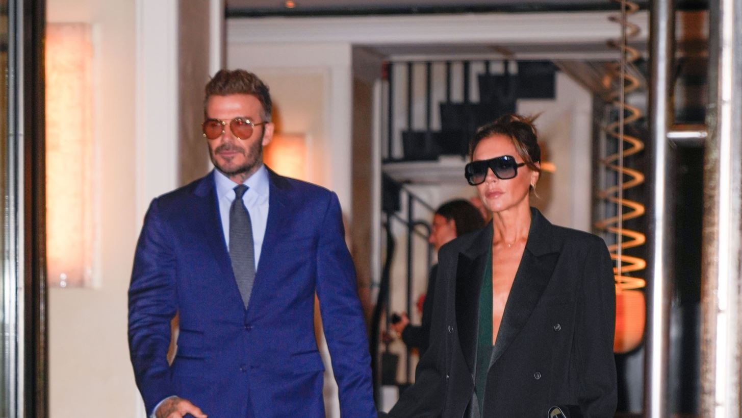 &#x397; Victoria Beckham &#x3B2;&#x3B9;&#x3BD;&#x3C4;&#x3B5;&#x3BF;&#x3C3;&#x3BA;&#x3BF;&#x3C0;&#x3B5;&#x3AF; &#x3BA;&#x3C1;&#x3C5;&#x3C6;&#x3AC; &#x3C4;&#x3BF;&#x3BD; David Beckham &#x3BD;&#x3B1; &#x3C4;&#x3C1;&#x3B1;&#x3B3;&#x3BF;&#x3C5;&#x3B4;&#x3AC;&#x3B5;&#x3B9; Mariah Carey