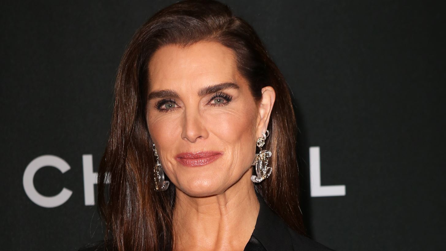 &#x397; Brooke Shields &#x3B1;&#x3BD;&#x3B1;&#x3C6;&#x3AD;&#x3C1;&#x3B8;&#x3B7;&#x3BA;&#x3B5; &#x3C3;&#x3C4;&#x3B7;&#x3BD; &#x3C0;&#x3B5;&#x3C1;&#x3AF;&#x3BF;&#x3B4;&#x3BF; &#x3C0;&#x3BF;&#x3C5; &#x3C0;&#x3AC;&#x3BB;&#x3B5;&#x3C5;&#x3B5; &#x3BC;&#x3B5; &#x3C4;&#x3B7;&#x3BD; &#x3B5;&#x3C0;&#x3B9;&#x3BB;&#x3CC;&#x3C7;&#x3B5;&#x3B9;&#x3BF; &#x3BA;&#x3B1;&#x3C4;&#x3AC;&#x3B8;&#x3BB;&#x3B9;&#x3C8;&#x3B7;