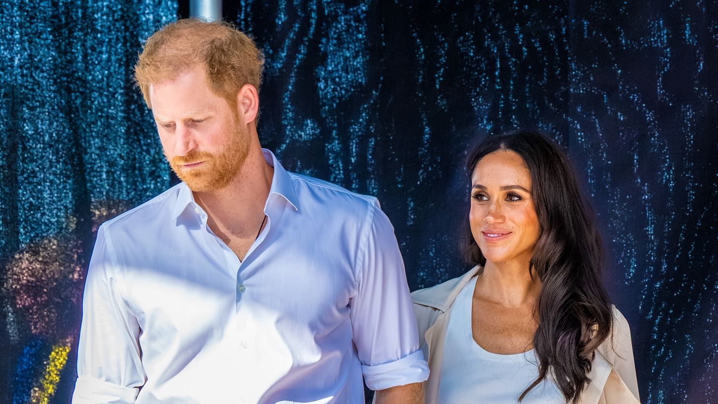 &#x3A0;&#x3C1;&#x3AF;&#x3B3;&#x3BA;&#x3B9;&#x3C0;&#x3B1;&#x3C2; Harry &#x2013; Meghan Markle | &#x3A0;&#x3B9;&#x3B1;&#x3C3;&#x3BC;&#x3AD;&#x3BD;&#x3BF;&#x3B9; &#x3C7;&#x3AD;&#x3C1;&#x3B9;-&#x3C7;&#x3AD;&#x3C1;&#x3B9; &#x3C3;&#x3B5; &#x3BD;&#x3B7;&#x3C3;&#x3AF; &#x3C4;&#x3B7;&#x3C2; &#x39A;&#x3B1;&#x3C1;&#x3B1;&#x3CA;&#x3B2;&#x3B9;&#x3BA;&#x3AE;&#x3C2; (&#x3C6;&#x3C9;&#x3C4;&#x3BF;)