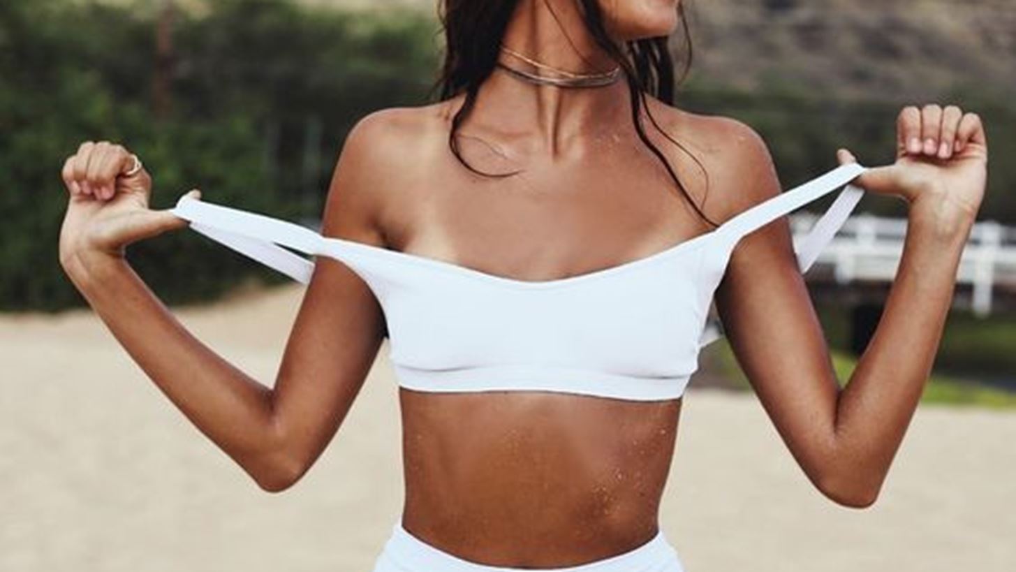 Λευκά σημάδια από το μαγιό; Μάθε πώς να τα καμουφλάρεις στο λεπτό!