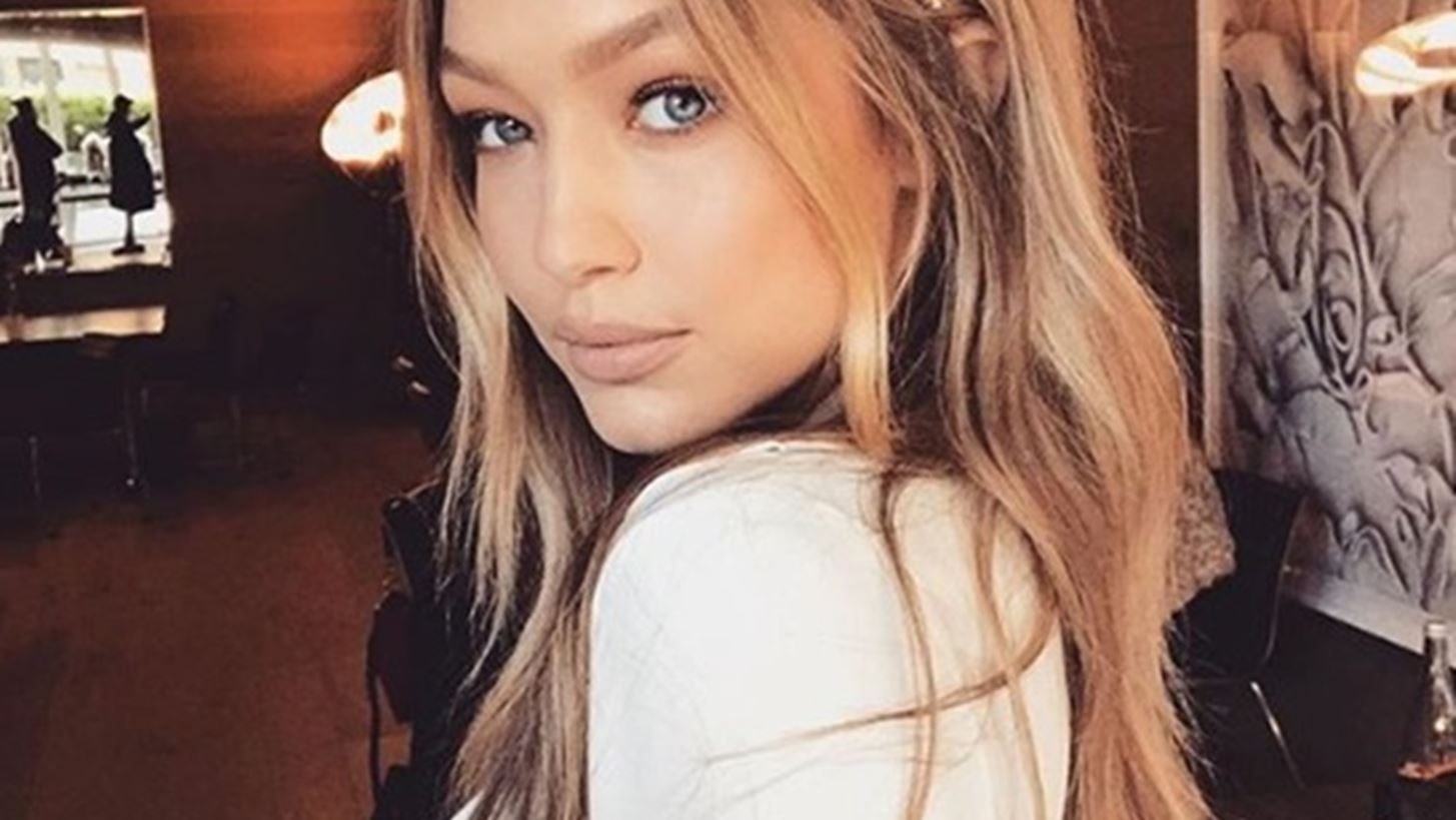Gigi Hadid | &#x3A0;&#x3C1;&#x3CE;&#x3C4;&#x3B7; &#x3B4;&#x3B7;&#x3BC;&#x3CC;&#x3C3;&#x3B9;&#x3B1; &#x3B5;&#x3BC;&#x3C6;&#x3AC;&#x3BD;&#x3B9;&#x3C3;&#x3B7; &#x3BC;&#x3B5;&#x3C4;&#x3AC; &#x3C4;&#x3BF;&#x3BD; &#x3C7;&#x3C9;&#x3C1;&#x3B9;&#x3C3;&#x3BC;&#x3CC;