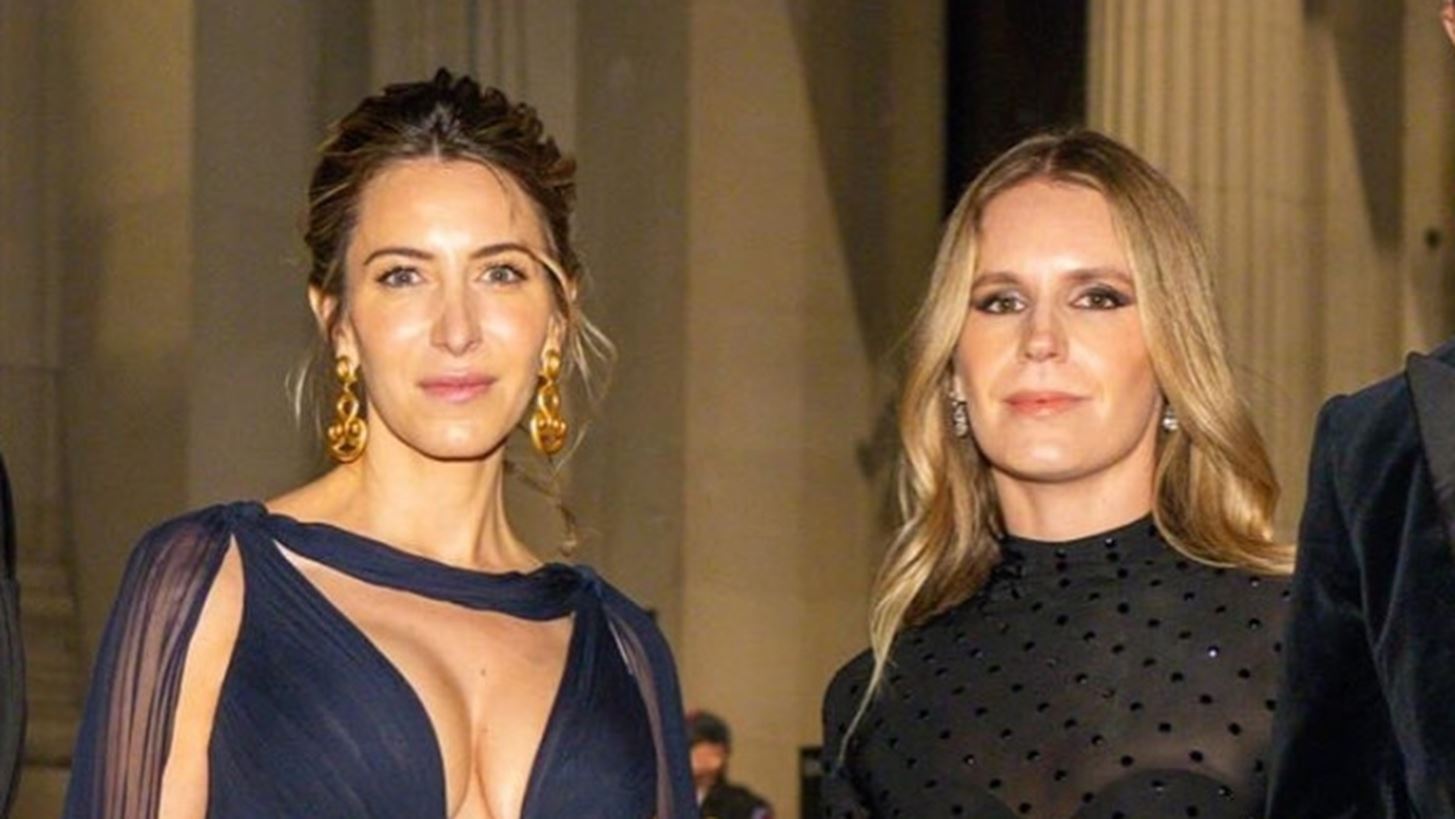 Κάθριν Εμπειρίκου | Σε εγκαίνια εικαστικής έκθεσης με την κόρη του Αλέκου Φασιανού