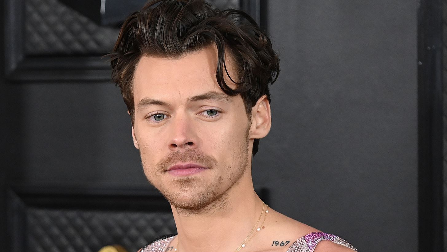 Harry Styles | &#x3A0;&#x3B9;&#x3BF; &#x3B5;&#x3C1;&#x3C9;&#x3C4;&#x3B5;&#x3C5;&#x3BC;&#x3AD;&#x3BD;&#x3BF;&#x3C2; &#x3B1;&#x3C0;&#x3CC; &#x3C0;&#x3BF;&#x3C4;&#x3AD; &#x3C3;&#x3C4;&#x3BF; &#x3C0;&#x3BB;&#x3B5;&#x3C5;&#x3C1;&#x3CC; &#x3C4;&#x3B7;&#x3C2; Taylor Russell