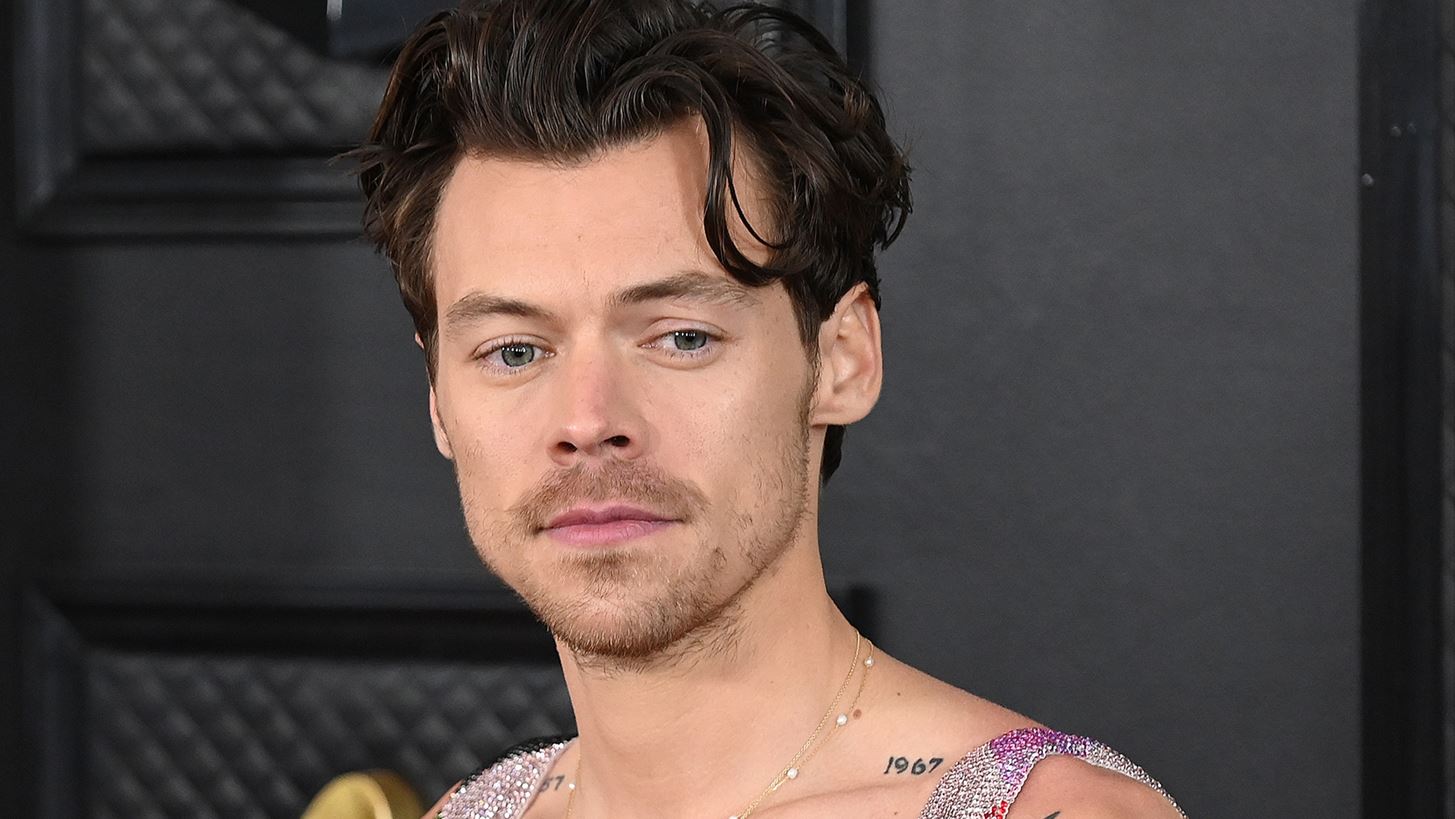 Harry Styles | &#x39E;&#x3CD;&#x3C1;&#x3B9;&#x3C3;&#x3B5; &#x3C4;&#x3B1; &#x3BC;&#x3B1;&#x3BB;&#x3BB;&#x3B9;&#x3AC; &#x3C4;&#x3BF;&#x3C5;;
