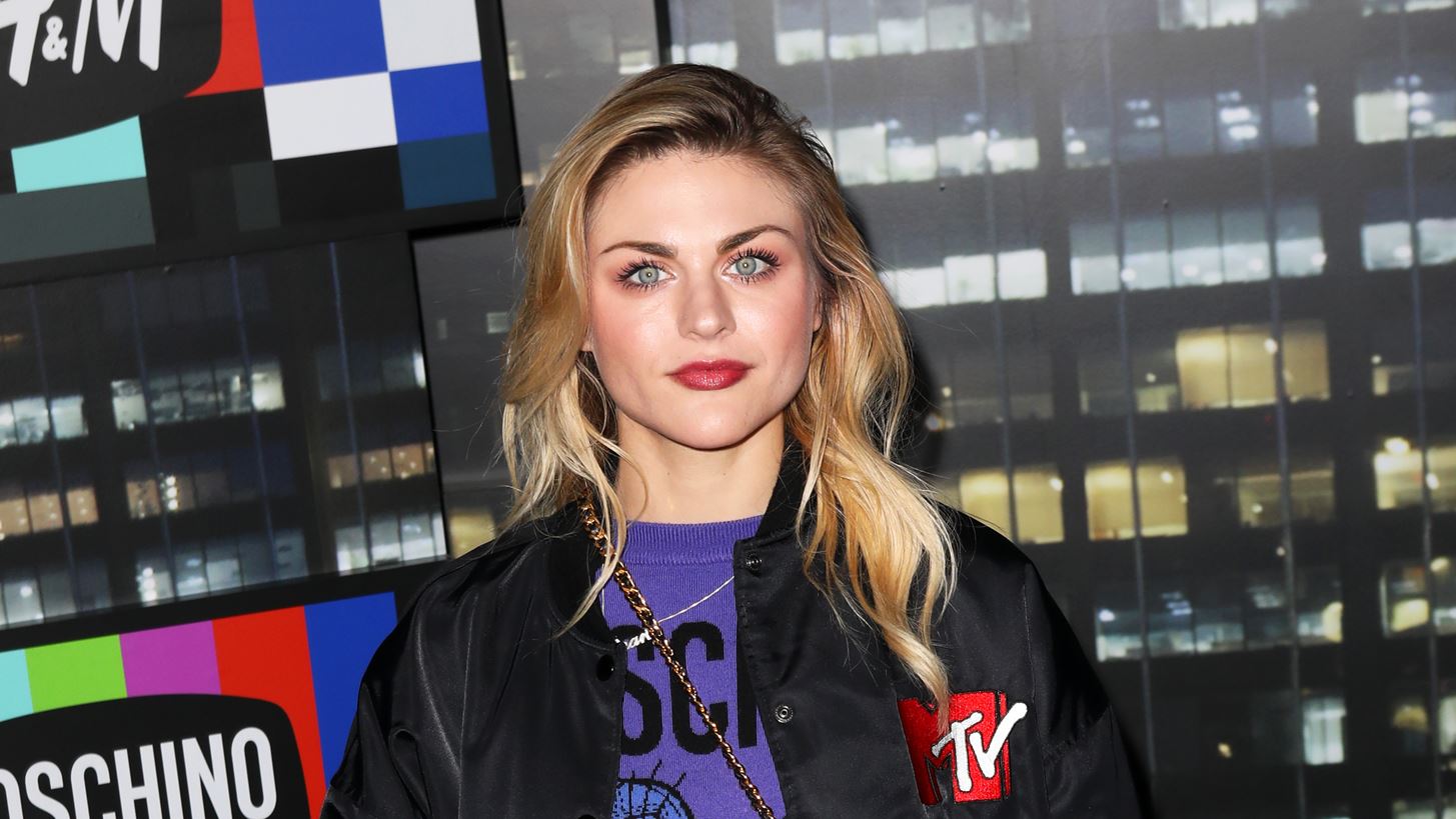 &#x397; Frances Bean Cobain &#x3AD;&#x3C7;&#x3B5;&#x3B9; &#x3BA;&#x3AC;&#x3C4;&#x3B9; &#x3B1;&#x3C0;&#x3CC; &#x3C4;&#x3BF; &#x3C3;&#x3BA;&#x3BF;&#x3C4;&#x3AC;&#x3B4;&#x3B9; &#x3C4;&#x3BF;&#x3C5; &#x3C0;&#x3B1;&#x3C4;&#x3AD;&#x3C1;&#x3B1; &#x3C4;&#x3B7;&#x3C2;