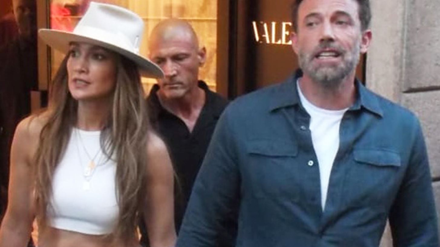 Jennifer Lopez &#x2013; Ben Affleck | &#x3A4;&#x3BF; &#x3C1;&#x3BF;&#x3BC;&#x3B1;&#x3BD;&#x3C4;&#x3B9;&#x3BA;&#x3CC; &#x3C4;&#x3B1;&#x3C4;&#x3BF;&#x3C5;&#x3AC;&#x3B6; &#x3C0;&#x3BF;&#x3C5; &#x3AD;&#x3BA;&#x3B1;&#x3BD;&#x3B1;&#x3BD; &#x3B3;&#x3B9;&#x3B1; &#x3C4;&#x3B7; &#x3B3;&#x3B9;&#x3BF;&#x3C1;&#x3C4;&#x3AE; &#x3C4;&#x3BF;&#x3C5; &#x391;&#x3B3;&#x3AF;&#x3BF;&#x3C5; &#x392;&#x3B1;&#x3BB;&#x3B5;&#x3BD;&#x3C4;&#x3AF;&#x3BD;&#x3BF;&#x3C5;