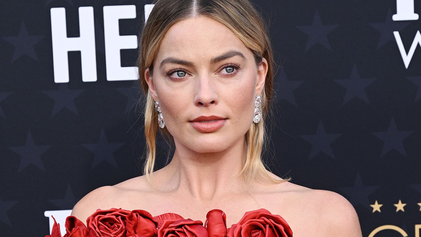 Margot Robbie | &#x397; &#x3C0;&#x3C1;&#x3B1;&#x3B3;&#x3BC;&#x3B1;&#x3C4;&#x3B9;&#x3BA;&#x3AC; &#x3C3;&#x3C0;&#x3AC;&#x3BD;&#x3B9;&#x3B1; &#x3B5;&#x3BC;&#x3C6;&#x3AC;&#x3BD;&#x3B9;&#x3C3;&#x3B7; &#x3BC;&#x3B5; &#x3C4;&#x3BF;&#x3BD; &#x3C3;&#x3CD;&#x3B6;&#x3C5;&#x3B3;&#x3CC; &#x3C4;&#x3B7;&#x3C2; &#x3C3;&#x3C4;&#x3BF; &#x3BA;&#x3CC;&#x3BA;&#x3BA;&#x3B9;&#x3BD;&#x3BF; &#x3C7;&#x3B1;&#x3BB;&#x3AF; &#x3C4;&#x3C9;&#x3BD; Critics Choice Awards