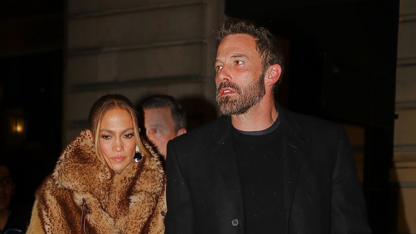 Jennifer Lopez | &#x38C;&#x3C3;&#x3B1; &#x3B1;&#x3C0;&#x3BF;&#x3BA;&#x3AC;&#x3BB;&#x3C5;&#x3C8;&#x3B5; &#x3B3;&#x3B9;&#x3B1; &#x3C4;&#x3B7; &#x3C3;&#x3C7;&#x3AD;&#x3C3;&#x3B7; &#x3C4;&#x3B7;&#x3C2; &#x3BC;&#x3B5; &#x3C4;&#x3BF;&#x3BD; Ben Affleck
