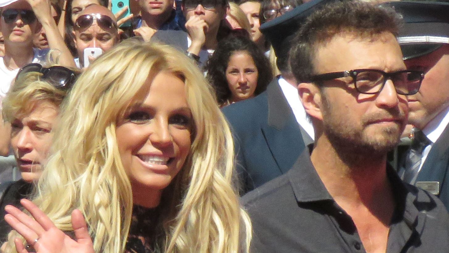 Britney Spears | &#x3A0;&#x3B1;&#x3C1;&#x3B1;&#x3B9;&#x3C4;&#x3AE;&#x3B8;&#x3B7;&#x3BA;&#x3B5; &#x3BF; &#x3B5;&#x3C0;&#x3AF; 25 &#x3C7;&#x3C1;&#x3CC;&#x3BD;&#x3B9;&#x3B1; &#x3BC;&#x3AC;&#x3BD;&#x3B1;&#x3C4;&#x3B6;&#x3AD;&#x3C1; &#x3C4;&#x3B7;&#x3C2;