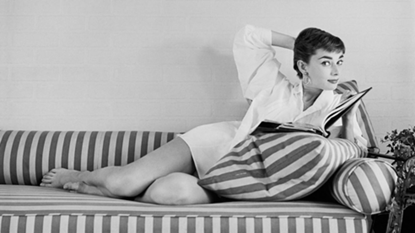 &#x3A3;&#x3C0;&#x3AC;&#x3BD;&#x3B9;&#x3B1; &#x3BA;&#x3B9;&#x3BD;&#x3B7;&#x3BC;&#x3B1;&#x3C4;&#x3BF;&#x3B3;&#x3C1;&#x3B1;&#x3C6;&#x3B9;&#x3BA;&#x3AC; &#x3C0;&#x3BF;&#x3C1;&#x3C4;&#x3C1;&#x3B1;&#x3AF;&#x3C4;&#x3B1; &#x3C4;&#x3B7;&#x3C2; Audrey Hepburn &#x3B5;&#x3BA;&#x3C4;&#x3AF;&#x3B8;&#x3B5;&#x3BD;&#x3C4;&#x3B1;&#x3B9; &#x3C3;&#x3C4;&#x3BF; &#x39B;&#x3BF;&#x3BD;&#x3B4;&#x3AF;&#x3BD;&#x3BF;