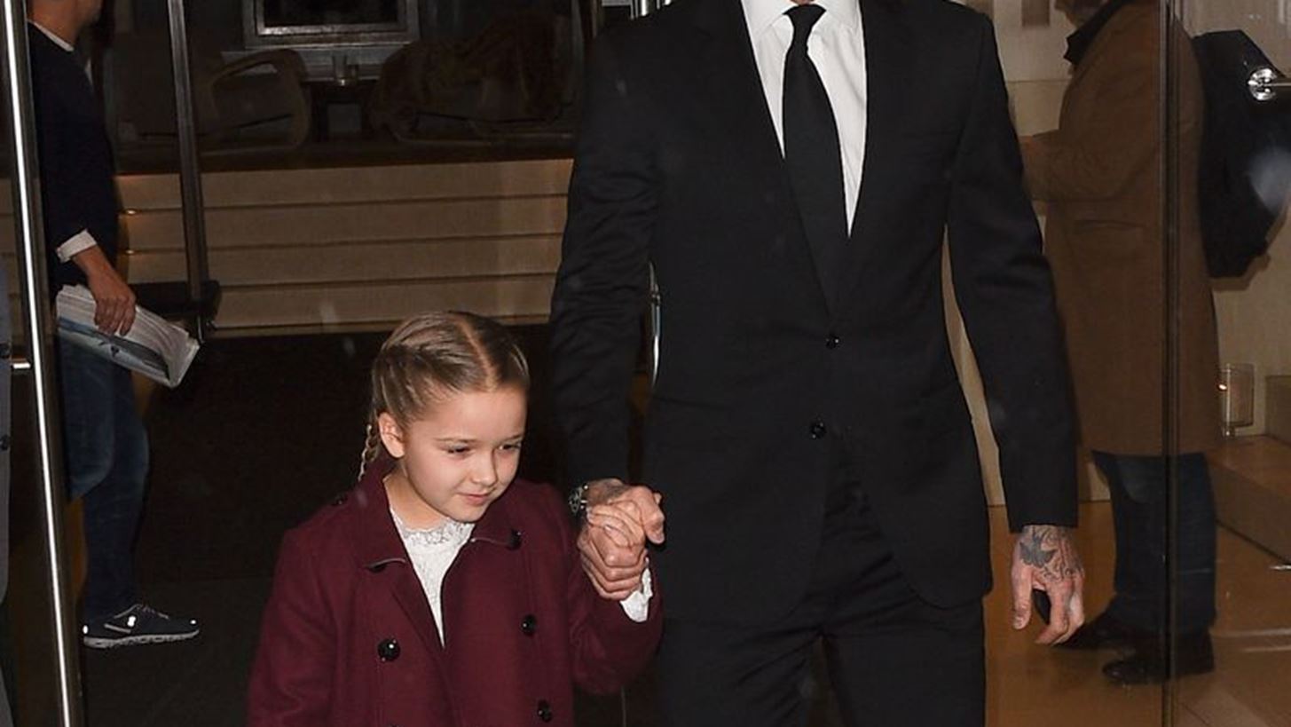 &#x397; &#x3BF;&#x3B9;&#x3BA;&#x3BF;&#x3B3;&#x3AD;&#x3BD;&#x3B5;&#x3B9;&#x3B1; Beckham &#x3C0;&#x3B1;&#x3C1;&#x3B1;&#x3BA;&#x3BF;&#x3BB;&#x3BF;&#x3CD;&#x3B8;&#x3B7;&#x3C3;&#x3B5; &#x3C4;&#x3BF; show &#x3C4;&#x3B7;&#x3C2; Victoria &#x3B1;&#x3C0;&#x3CC; &#x3C4;&#x3BF; front row