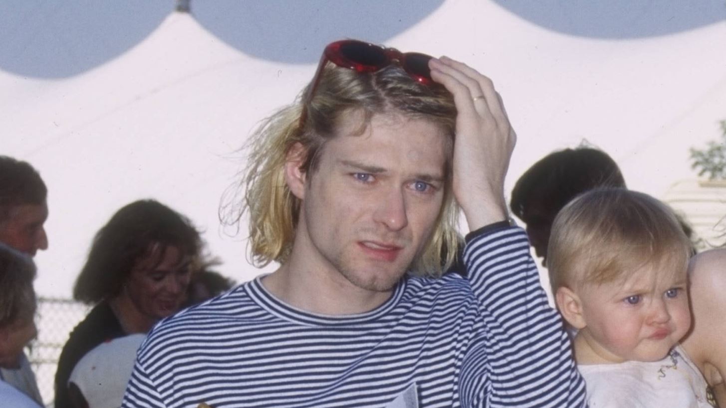 Kurt Cobain | &#x3A4;&#x3B9; &#x3C0;&#x3B5;&#x3C1;&#x3B9;&#x3B5;&#x3AF;&#x3C7;&#x3B5; &#x3BF; &#x3C6;&#x3AC;&#x3BA;&#x3B5;&#x3BB;&#x3BF;&#x3C2; &#x3C4;&#x3BF;&#x3C5; FBI &#x3C3;&#x3C7;&#x3B5;&#x3C4;&#x3B9;&#x3BA;&#x3AC; &#x3BC;&#x3B5; &#x3C4;&#x3BF;&#x3BD; &#x3B8;&#x3AC;&#x3BD;&#x3B1;&#x3C4;&#x3CC; &#x3C4;&#x3BF;&#x3C5;