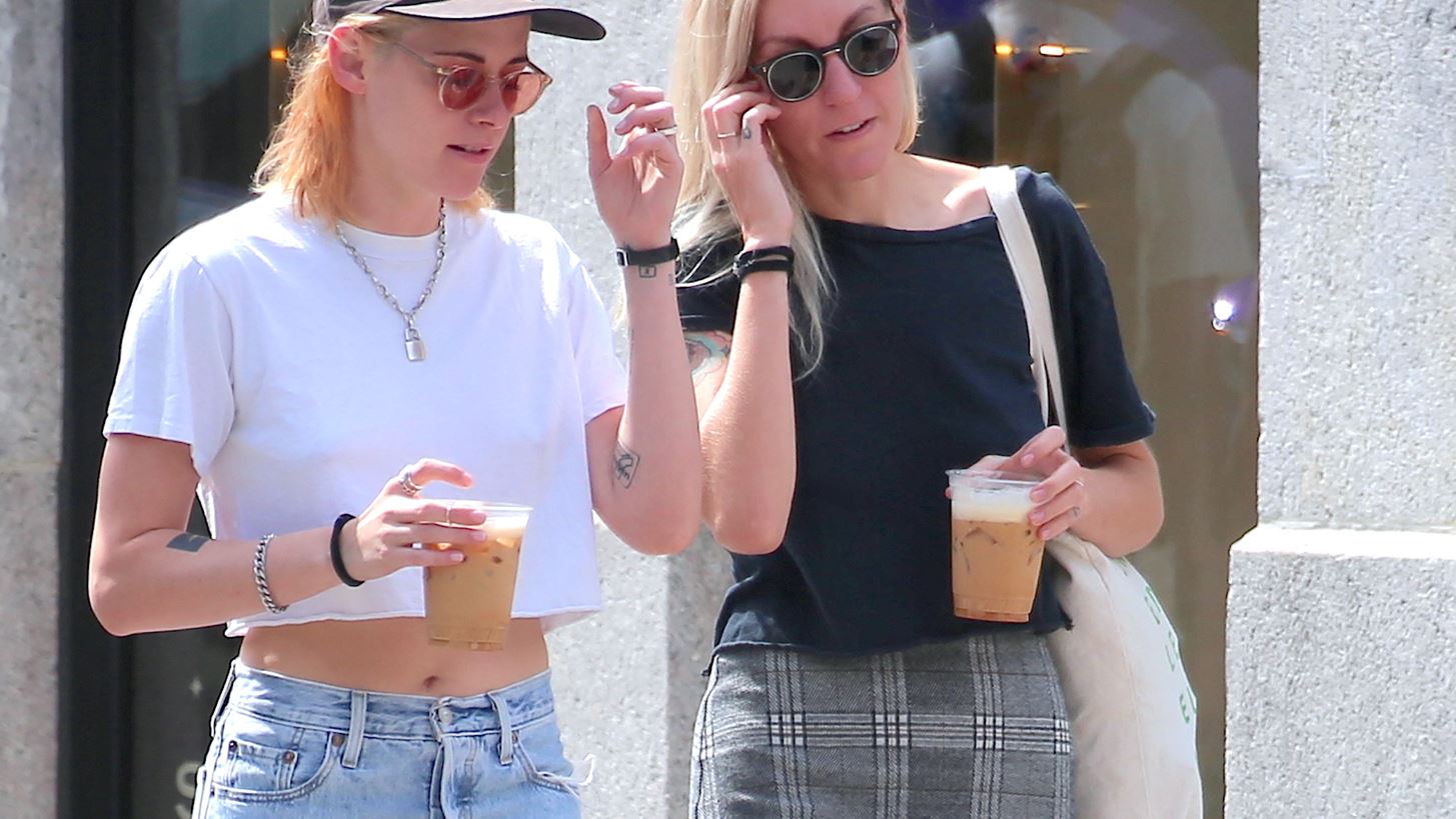 Red Carpet Perfect | &#x397; Kristen Stewart &#x3BA;&#x3B1;&#x3B9; &#x3B7; Dylan Meyer &#x3AD;&#x3BA;&#x3B1;&#x3BD;&#x3B1;&#x3BD; &#x3C4;&#x3B7;&#x3BD; &#x3C0;&#x3B9;&#x3BF; &#x3C4;&#x3B1;&#x3B9;&#x3C1;&#x3B9;&#x3B1;&#x3C3;&#x3C4;&#x3AE; &#x3B5;&#x3BC;&#x3C6;&#x3B1;&#x3BD;&#x3AF;&#x3C3;&#x3B7; &#x3C3;&#x3C4;&#x3BF; &#x3BA;&#x3CC;&#x3BA;&#x3BA;&#x3B9;&#x3BD;&#x3BF; &#x3C7;&#x3B1;&#x3BB;&#x3AF;