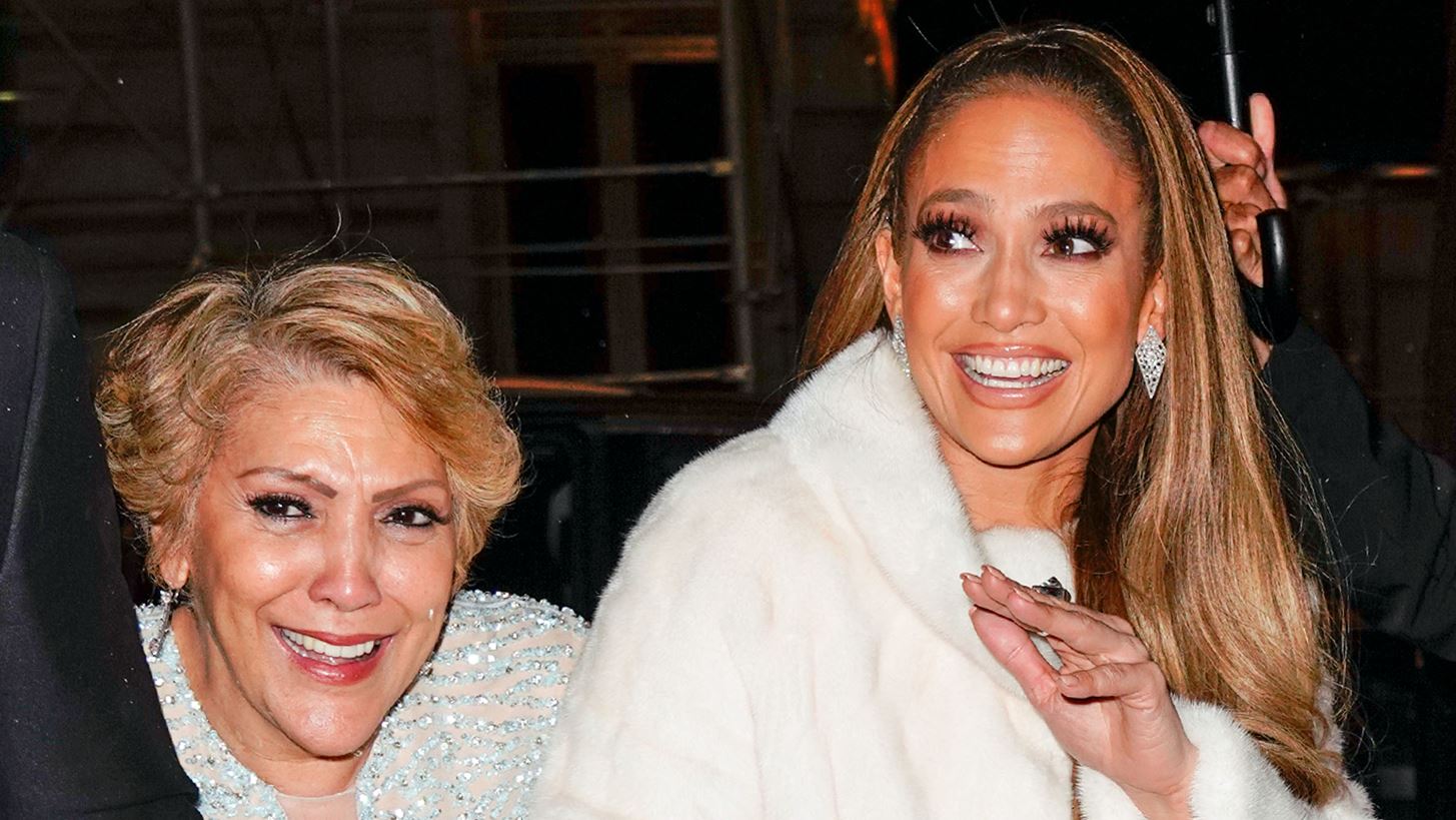 Jennifer Lopez | &#x397; &#x3BC;&#x3B7;&#x3C4;&#x3AD;&#x3C1;&#x3B1; &#x3C4;&#x3B7;&#x3C2; &#x3B5;&#x3AF;&#x3BD;&#x3B1;&#x3B9; &#x3B5;&#x3BD;&#x3B8;&#x3BF;&#x3C5;&#x3C3;&#x3B9;&#x3B1;&#x3C3;&#x3BC;&#x3AD;&#x3BD;&#x3B7; &#x3BC;&#x3B5; &#x3C4;&#x3B7;&#x3BD; &#x3B5;&#x3C0;&#x3B1;&#x3BD;&#x3B1;&#x3C3;&#x3CD;&#x3BD;&#x3B4;&#x3B5;&#x3C3;&#x3B7;