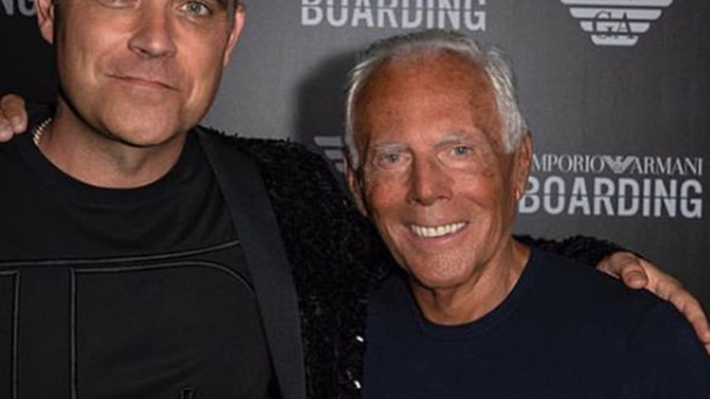 Robbie Williams | &#x3A4;&#x3C1;&#x3B1;&#x3B3;&#x3BF;&#x3CD;&#x3B4;&#x3B7;&#x3C3;&#x3B5; &#x3BC;&#x3B5; &#x3C6;&#x3BF;&#x3CD;&#x3C3;&#x3C4;&#x3B1; &#x3C3;&#x3C4;&#x3B7;&#x3BD; &#x395;&#x3B2;&#x3B4;&#x3BF;&#x3BC;&#x3AC;&#x3B4;&#x3B1; &#x39C;&#x3CC;&#x3B4;&#x3B1;&#x3C2; &#x3C4;&#x3BF;&#x3C5; &#x39C;&#x3B9;&#x3BB;&#x3AC;&#x3BD;&#x3BF;&#x3C5;