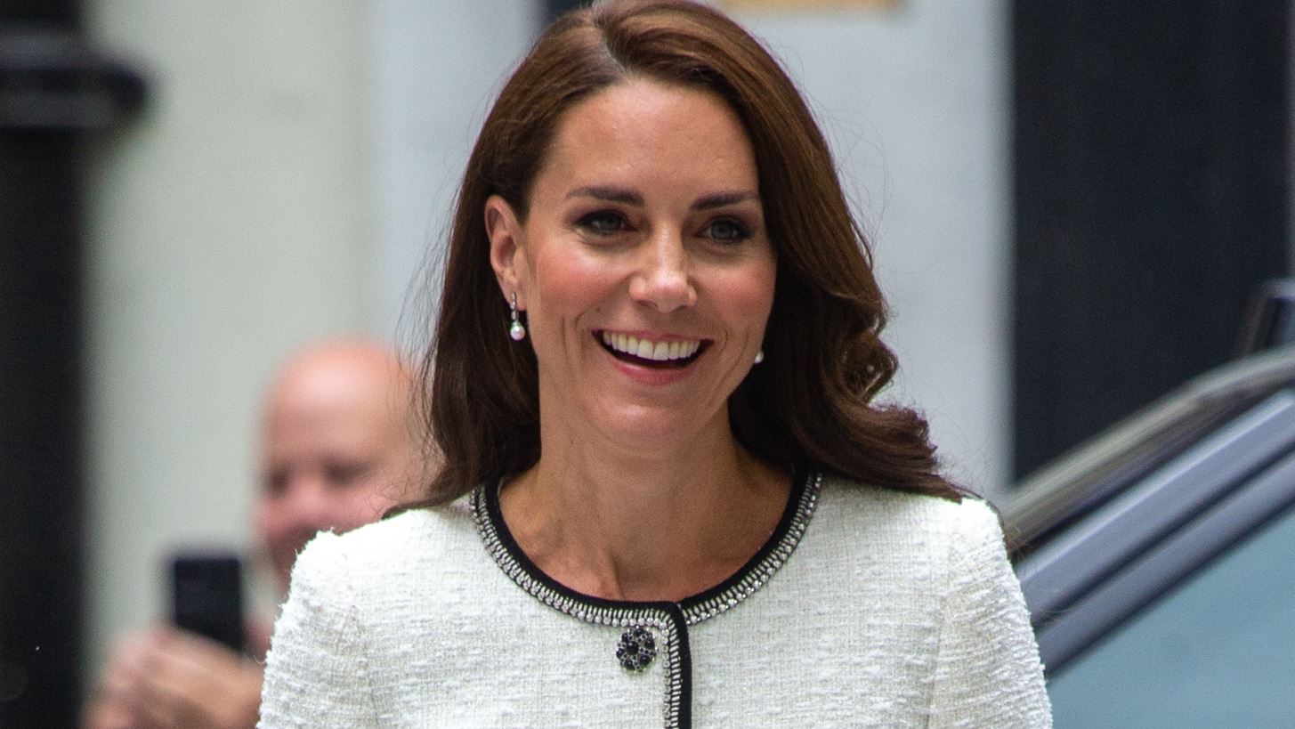 Kate Middleton | &#x395;&#x3B3;&#x3BA;&#x3B1;&#x3B9;&#x3BD;&#x3AF;&#x3B1;&#x3C3;&#x3B5; &#x3C4;&#x3B7;&#x3BD; National Portrait Gallery &#x3BC;&#x3B5; &#x3C4;&#x3AD;&#x3BB;&#x3B5;&#x3B9;&#x3BF; look