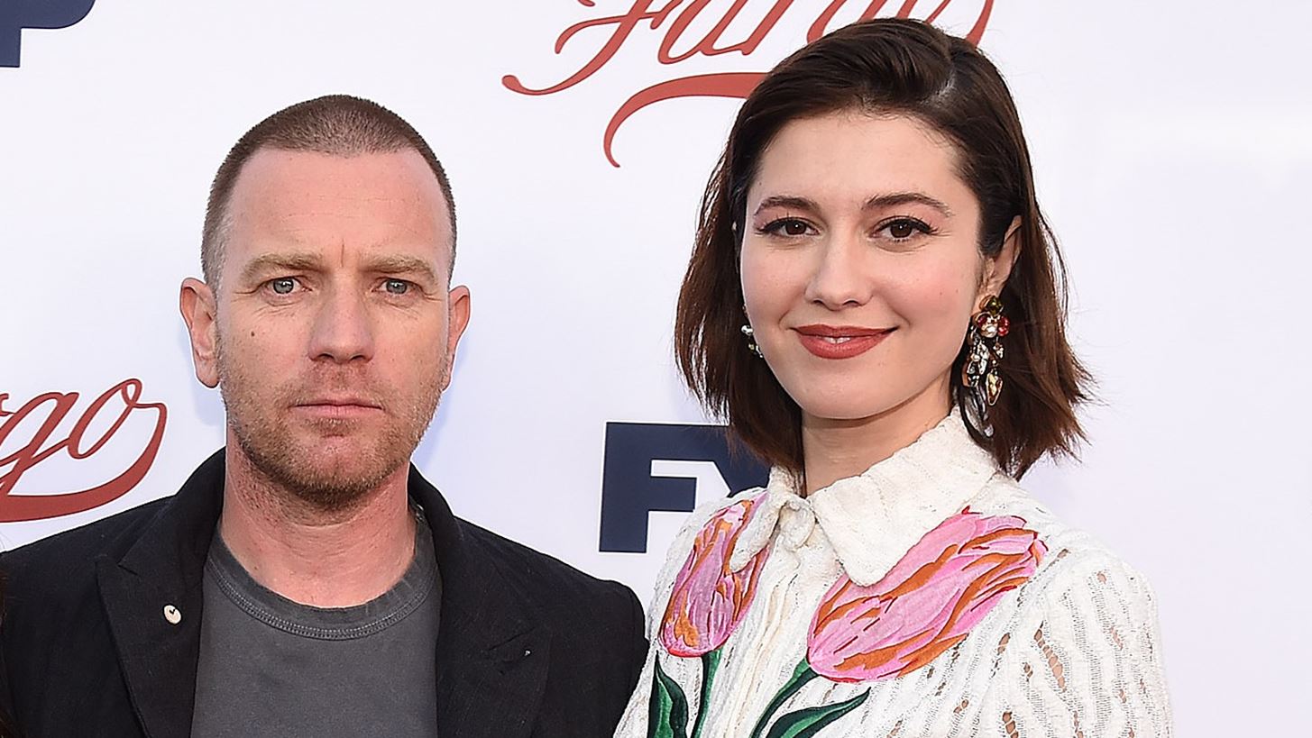 &#x393;&#x3B1;&#x3BC;&#x3AE;&#x3BB;&#x3B9;&#x3B5;&#x3C2; &#x3BA;&#x3B1;&#x3BC;&#x3C0;&#x3AC;&#x3BD;&#x3B5;&#x3C2; &#x3B3;&#x3B9;&#x3B1; &#x3C4;&#x3BF;&#x3BD; Ewan McGregor &#x3BA;&#x3B1;&#x3B9; &#x3C4;&#x3B7; &#x3C3;&#x3C5;&#x3BC;&#x3C0;&#x3C1;&#x3C9;&#x3C4;&#x3B1;&#x3B3;&#x3C9;&#x3BD;&#x3AF;&#x3C3;&#x3C4;&#x3C1;&#x3B9;&#x3AC; &#x3C4;&#x3BF;&#x3C5;, Mary Elizabeth Winstead