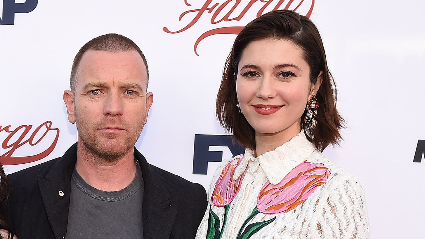 &#x39F; Ewan McGregor &#x3BA;&#x3B1;&#x3B9; &#x3B7; Mary Elizabeth Winstead &#x3C0;&#x3B1;&#x3BD;&#x3C4;&#x3C1;&#x3B5;&#x3CD;&#x3C4;&#x3B7;&#x3BA;&#x3B1;&#x3BD; &#x3B5;&#x3BD;&#x3CE;&#x3C0;&#x3B9;&#x3BF;&#x3BD; &#x3BB;&#x3AF;&#x3B3;&#x3C9;&#x3BD; &#x3C6;&#x3AF;&#x3BB;&#x3C9;&#x3BD; &#x3BA;&#x3B1;&#x3B9; &#x3C3;&#x3C5;&#x3B3;&#x3B3;&#x3B5;&#x3BD;&#x3CE;&#x3BD;