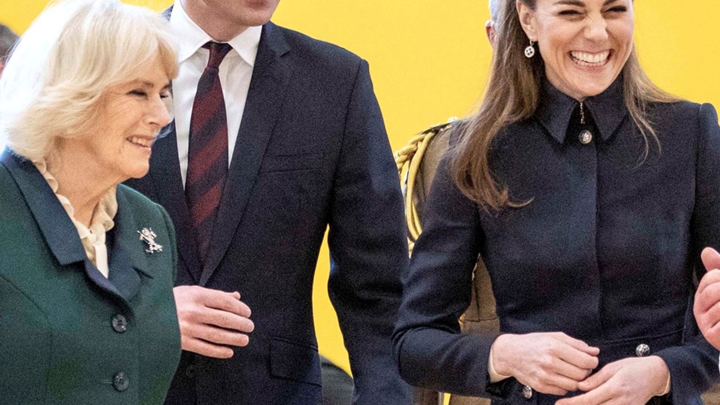 To &#x3B1;&#x3C0;&#x3C1;&#x3BF;&#x3C3;&#x3B4;&#x3CC;&#x3BA;&#x3B7;&#x3C4;&#x3BF; dress code &#x3C4;&#x3B7;&#x3C2; &#x3B2;&#x3B1;&#x3C3;&#x3B9;&#x3BB;&#x3B9;&#x3BA;&#x3AE;&#x3C2; &#x3BF;&#x3B9;&#x3BA;&#x3BF;&#x3B3;&#x3AD;&#x3BD;&#x3B5;&#x3B9;&#x3B1;&#x3C2; &#x3CC;&#x3C4;&#x3B1;&#x3BD; &#x3C3;&#x3B5;&#x3C1;&#x3B2;&#x3AF;&#x3C1;&#x3B5;&#x3C4;&#x3B1;&#x3B9; &#x3C4;&#x3BF; &#x3C0;&#x3C1;&#x3C9;&#x3B9;&#x3BD;&#x3CC; &#x3C3;&#x3C4;&#x3BF; &#x3A0;&#x3B1;&#x3BB;&#x3AC;&#x3C4;&#x3B9;