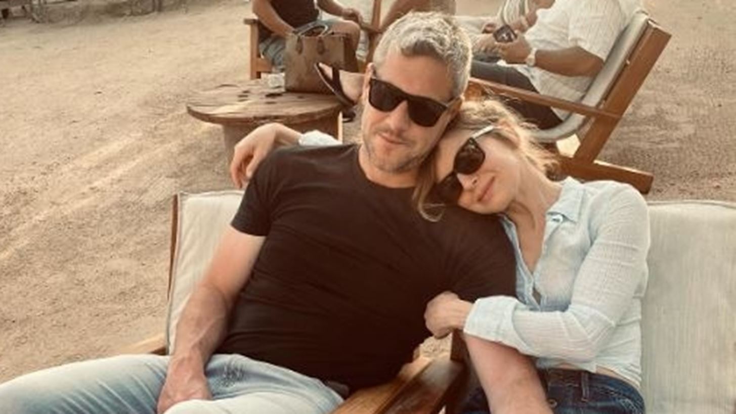 &quot;2 &#x3C7;&#x3C1;&#x3CC;&#x3BD;&#x3B9;&#x3B1; &#x3BC;&#x3B1;&#x3B3;&#x3B5;&#x3AF;&#x3B1;&#x3C2;&quot; | &#x397; Ren&#xE9;e Zellweger &#x3B3;&#x3B9;&#x3CC;&#x3C1;&#x3C4;&#x3B1;&#x3C3;&#x3B5; &#x3C4;&#x3B7;&#x3BD; &#x3B5;&#x3C0;&#x3AD;&#x3C4;&#x3B5;&#x3B9;&#x3CC; &#x3C4;&#x3B7;&#x3C2; &#x3BC;&#x3B5; &#x3C4;&#x3BF;&#x3BD; &#x3C3;&#x3CD;&#x3BD;&#x3C4;&#x3C1;&#x3BF;&#x3C6;&#x3CC; &#x3C4;&#x3B7;&#x3C2;, Ant Anstead
