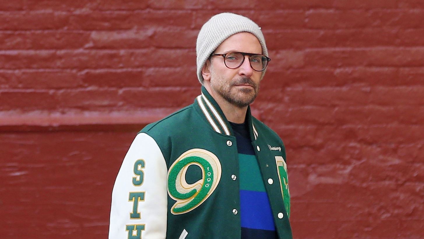 Bradley Cooper | &#x397; &#x3BB;&#x3B5;&#x3C0;&#x3C4;&#x3BF;&#x3BC;&#x3AD;&#x3C1;&#x3B5;&#x3B9;&#x3B1; &#x3C3;&#x3C4;&#x3B7;&#x3BD; &#x3C4;&#x3B5;&#x3BB;&#x3B5;&#x3C5;&#x3C4;&#x3B1;&#x3AF;&#x3B1; &#x3C4;&#x3BF;&#x3C5; &#x3B5;&#x3BC;&#x3C6;&#x3AC;&#x3BD;&#x3B9;&#x3C3;&#x3B7; &#x3C0;&#x3BF;&#x3C5; &#x3B5;&#x3C0;&#x3B9;&#x3B2;&#x3B5;&#x3B2;&#x3B1;&#x3B9;&#x3CE;&#x3BD;&#x3B5;&#x3B9; &#x3CC;&#x3C4;&#x3B9; &#x3BA;&#x3AC;&#x3C4;&#x3B9; &#x3C3;&#x3C5;&#x3BC;&#x3B2;&#x3B1;&#x3AF;&#x3BD;&#x3B5;&#x3B9; &#x3BC;&#x3B5; &#x3C4;&#x3B7; Gigi Hadid