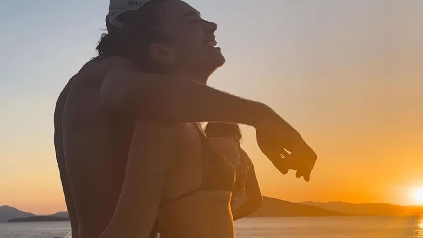 Dua Lipa &amp; Romain Gavras | &#x39E;&#x3B1;&#x3BD;&#x3AC; &#x3C3;&#x3C4;&#x3B7;&#x3BD; &#x395;&#x3BB;&#x3BB;&#x3AC;&#x3B4;&#x3B1; - &#x3A4;&#x3BF; &#x3C6;&#x3C9;&#x3C4;&#x3BF;&#x3B3;&#x3C1;&#x3B1;&#x3C6;&#x3B9;&#x3BA;&#x3CC; &#x3AC;&#x3BB;&#x3BC;&#x3C0;&#x3BF;&#x3C5;&#x3BC; &#x3C4;&#x3B7;&#x3C2; &#x3B5;&#x3C0;&#x3AF;&#x3C3;&#x3BA;&#x3B5;&#x3C8;&#x3B7;&#x3C2; &#x3C4;&#x3BF;&#x3C5;&#x3C2; &#x3C3;&#x3C4;&#x3B7;&#x3BD; &#x3A0;&#x3B5;&#x3BB;&#x3BF;&#x3C0;&#x3CC;&#x3BD;&#x3BD;&#x3B7;&#x3C3;&#x3BF;