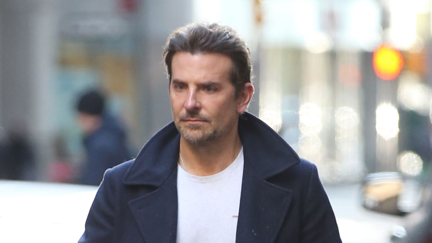 &#x39F; Bradley Cooper &#x3AC;&#x3BD;&#x3BF;&#x3B9;&#x3BE;&#x3B5; &#x3C4;&#x3B7; &#x3B4;&#x3B9;&#x3BA;&#x3AE; &#x3C4;&#x3BF;&#x3C5; &#x3BA;&#x3B1;&#x3BD;&#x3C4;&#x3AF;&#x3BD;&#x3B1; &#x3BA;&#x3B1;&#x3B9; &#x3C4;&#x3CC;&#x3C3;&#x3BF; &#x3B7; Irina Shayk &#x3CC;&#x3C3;&#x3BF; &#x3BA;&#x3B1;&#x3B9; &#x3B7; Gigi Hadid &#x3AE;&#x3C4;&#x3B1;&#x3BD; &#x3B1;&#x3BD;&#x3AC;&#x3BC;&#x3B5;&#x3C3;&#x3B1; &#x3C3;&#x3C4;&#x3BF;&#x3C5;&#x3C2; &#x3C0;&#x3C1;&#x3CE;&#x3C4;&#x3BF;&#x3C5;&#x3C2; &#x3C0;&#x3B5;&#x3BB;&#x3AC;&#x3C4;&#x3B5;&#x3C2;
