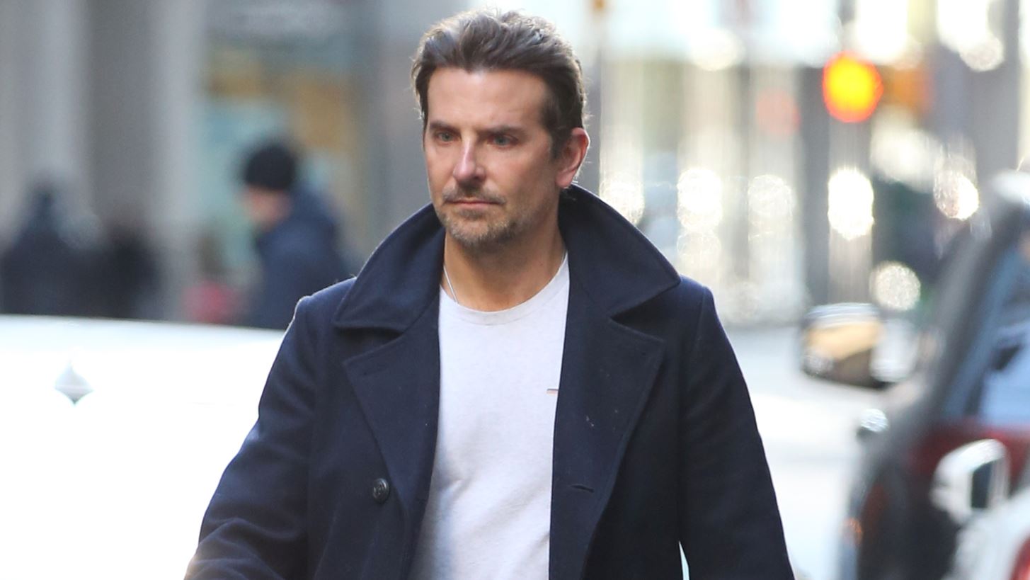 Bradley Cooper | &#x3A0;&#x3CE;&#x3C2; &#x3B1;&#x3BD;&#x3C4;&#x3AD;&#x3B4;&#x3C1;&#x3B1;&#x3C3;&#x3B5; &#x3C3;&#x3C4;&#x3B7; &#x3BD;&#x3AD;&#x3B1; &#x3C3;&#x3C7;&#x3AD;&#x3C3;&#x3B7; &#x3C4;&#x3B7;&#x3C2; &#x3C0;&#x3C1;&#x3CE;&#x3B7;&#x3BD; &#x3C4;&#x3BF;&#x3C5;, Iryna Shayk &#x3BC;&#x3B5; &#x3C4;&#x3BF;&#x3BD; Tom Brady