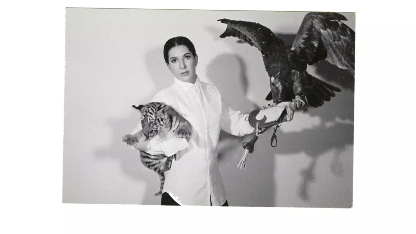&#x3A4;&#x3B1;&#x3BE;&#x3AF;&#x3B4;&#x3B9; &#x3C3;&#x3C4;&#x3BF; &#x3BC;&#x3C5;&#x3B1;&#x3BB;&#x3CC; &#x3C4;&#x3B7;&#x3C2; Marina Abramovi&#x107; &#x3BC;&#x3AD;&#x3C3;&#x3B1; &#x3B1;&#x3C0;&#x3CC; &#x3BC;&#x3AF;&#x3B1; &#x3BD;&#x3AD;&#x3B1; &#x3BD;&#x3BF;&#x3BC;&#x3B1;&#x3B4;&#x3B9;&#x3BA;&#x3AE; &#x3AD;&#x3BA;&#x3B8;&#x3B5;&#x3C3;&#x3B7; &#x3BA;&#x3B1;&#x3B9; &#x3BC;&#x3AF;&#x3B1; &#x3B5;&#x3B9;&#x3B4;&#x3B9;&#x3BA;&#x3AE; &#x3AD;&#x3BA;&#x3B4;&#x3BF;&#x3C3;&#x3B7;
