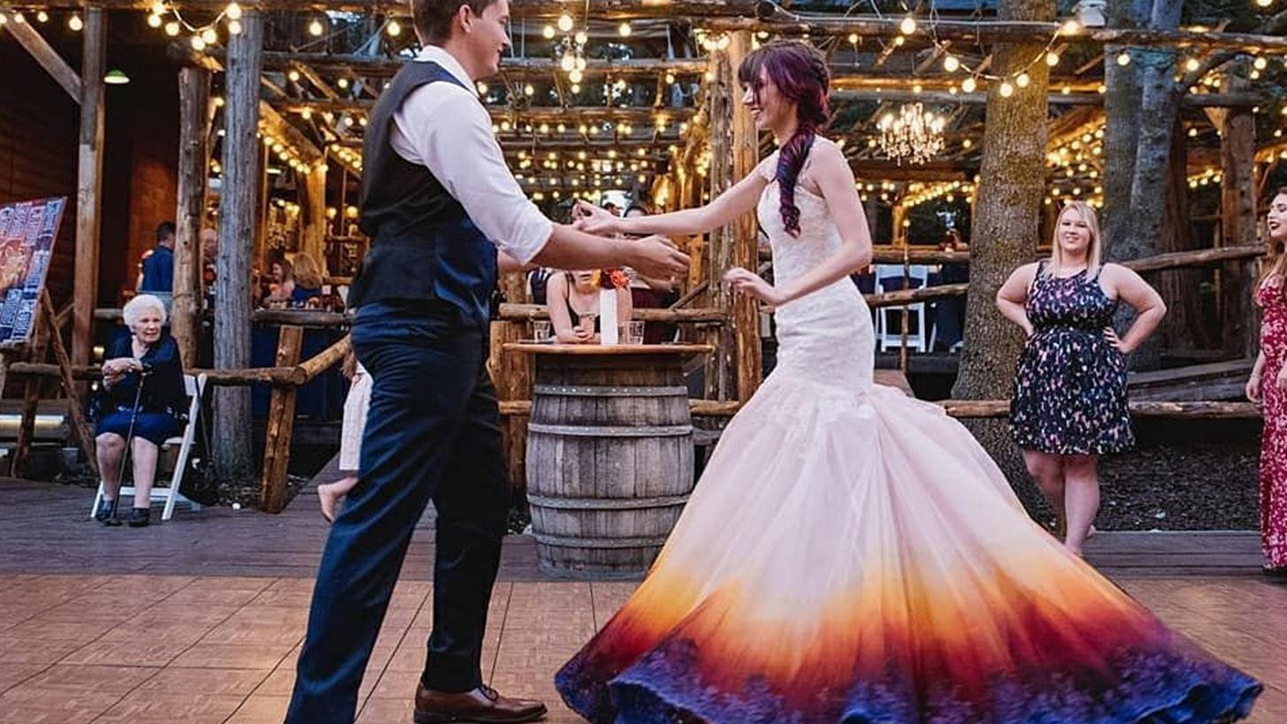 Τα υπέροχα "φλεγόμενα" νυφικά της Taylor Ann Linko