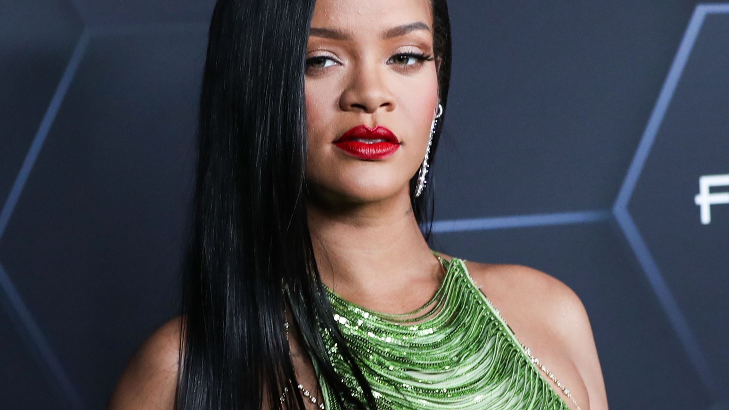 Rihanna | &#x397; &#x3C3;&#x3C0;&#x3AC;&#x3BD;&#x3B9;&#x3B1; &#x3B5;&#x3BC;&#x3C6;&#x3AC;&#x3BD;&#x3B9;&#x3C3;&#x3AE; &#x3C4;&#x3B7;&#x3C2; &#x3BC;&#x3B5;&#x3C4;&#x3AC; &#x3C4;&#x3B7; &#x3B3;&#x3AD;&#x3BD;&#x3BD;&#x3B1; &#x3BC;&#x3B5; total black &#x3C3;&#x3CD;&#x3BD;&#x3BF;&#x3BB;&#x3BF;