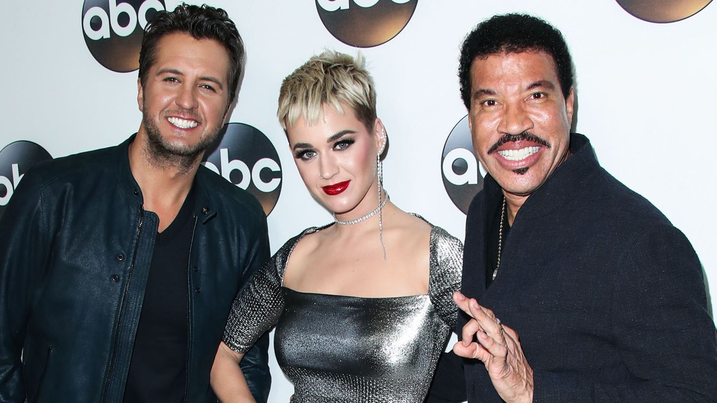 &#x393;&#x3B9;&#x3B1;&#x3C4;&#x3AF; &#x3B7; Katy Perry &#x3B1;&#x3BD;&#x3C4;&#x3B9;&#x3BA;&#x3B1;&#x3C4;&#x3B1;&#x3C3;&#x3C4;&#x3AC;&#x3B8;&#x3B7;&#x3BA;&#x3B5; &#x3BE;&#x3B1;&#x3C6;&#x3BD;&#x3B9;&#x3BA;&#x3AC; &#x3C3;&#x3C4;&#x3BF; American Idol;