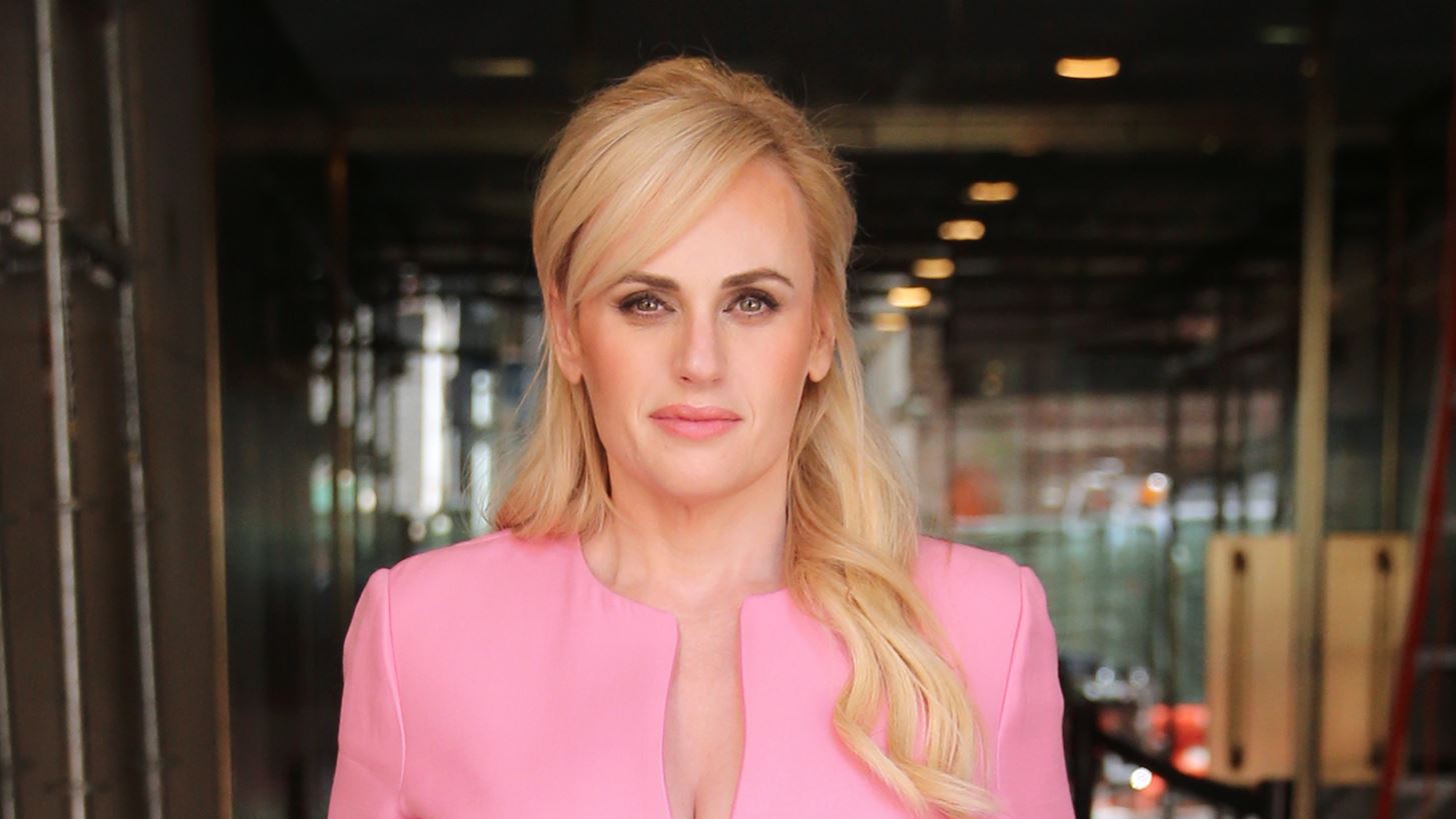 Rebel Wilson | &#x397; &#x3AD;&#x3BC;&#x3C0;&#x3BD;&#x3B5;&#x3C5;&#x3C3;&#x3B7; &#x3C0;&#x3AF;&#x3C3;&#x3C9; &#x3B1;&#x3C0;&#x3CC; &#x3C4;&#x3BF; &#x3CC;&#x3BD;&#x3BF;&#x3BC;&#x3B1; &#x3C4;&#x3BF;&#x3C5; &#x3C0;&#x3B1;&#x3B9;&#x3B4;&#x3B9;&#x3BF;&#x3CD; &#x3C4;&#x3B7;&#x3C2; &#x3BA;&#x3B1;&#x3B9; &#x3B7; &#x3C3;&#x3CD;&#x3BD;&#x3B4;&#x3B5;&#x3C3;&#x3AE; &#x3C4;&#x3BF;&#x3C5; &#x3BC;&#x3B5; &#x3C4;&#x3B7; &#x3B2;&#x3B1;&#x3C3;&#x3AF;&#x3BB;&#x3B9;&#x3C3;&#x3C3;&#x3B1; &#x395;&#x3BB;&#x3B9;&#x3C3;&#x3AC;&#x3B2;&#x3B5;&#x3C4;