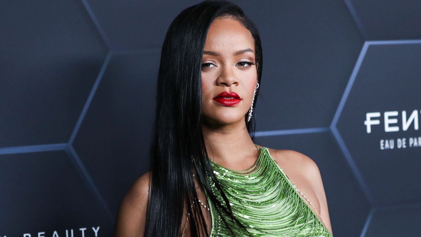 &#x397; &#x3C0;&#x3C1;&#x3CE;&#x3C4;&#x3B7; &#x3B5;&#x3BC;&#x3C6;&#x3AC;&#x3BD;&#x3B9;&#x3C3;&#x3B7; &#x3C4;&#x3B7;&#x3C2; Rihanna &#x3C3;&#x3C4;&#x3BF; &#x3BA;&#x3CC;&#x3BA;&#x3BA;&#x3B9;&#x3BD;&#x3BF; &#x3C7;&#x3B1;&#x3BB;&#x3AF; &#x3BC;&#x3B5;&#x3C4;&#x3AC; &#x3C4;&#x3B7; &#x3B3;&#x3AD;&#x3BD;&#x3BD;&#x3B7;&#x3C3;&#x3B7; &#x3C4;&#x3BF;&#x3C5; &#x3B3;&#x3B9;&#x3BF;&#x3C5; &#x3C4;&#x3B7;&#x3C2;