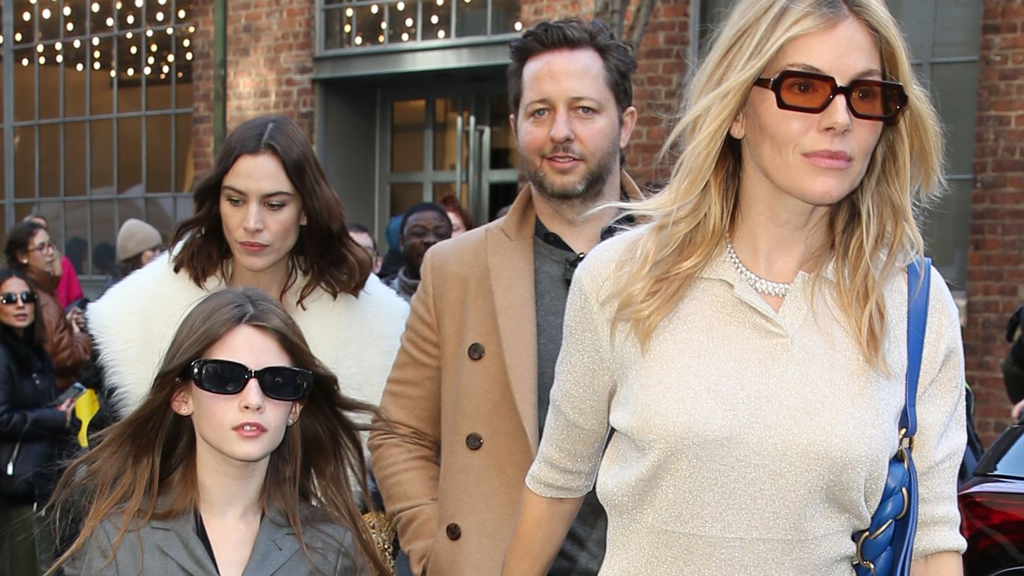Sienna Miller | &#x397; &#x3C3;&#x3C0;&#x3AC;&#x3BD;&#x3B9;&#x3B1; &#x3B5;&#x3BC;&#x3C6;&#x3AC;&#x3BD;&#x3B9;&#x3C3;&#x3B7; &#x3BC;&#x3B5; &#x3C4;&#x3B7;&#x3BD; &#x3B5;&#x3BE;&#x3AF;&#x3C3;&#x3BF;&#x3C5; stylish 10&#x3C7;&#x3C1;&#x3BF;&#x3BD;&#x3B7; &#x3BA;&#x3CC;&#x3C1;&#x3B7; &#x3C4;&#x3B7;&#x3C2;, Marlowe Sturridge