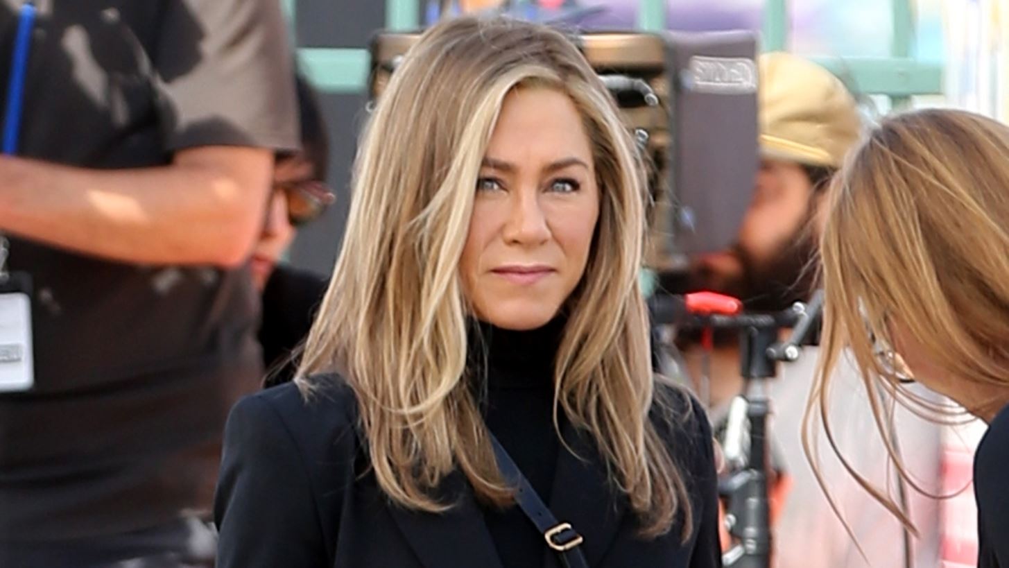 Jennifer Aniston | &#x39F; &#x3C4;&#x3B5;&#x3C1;&#x3AC;&#x3C3;&#x3C4;&#x3B9;&#x3BF;&#x3C2; &#x3C0;&#x3CC;&#x3BD;&#x3BF;&#x3C2; &#x3BA;&#x3B1;&#x3B9; &#x3B7; &#x3B4;&#x3C5;&#x3C3;&#x3BA;&#x3BF;&#x3BB;&#x3AF;&#x3B1; &#x3BD;&#x3B1; &#x3BA;&#x3AC;&#x3BD;&#x3B5;&#x3B9; &#x3C0;&#x3B1;&#x3B9;&#x3B4;&#x3AF;, &#x3B7; &#x3B4;&#x3B5;&#x3BA;&#x3B1;&#x3B5;&#x3C4;&#x3AF;&#x3B1; &#x3C4;&#x3C9;&#x3BD; 50 &#x3BA;&#x3B1;&#x3B9; &#x3C4;&#x3BF; &#x3B5;&#x3BD;&#x3B4;&#x3B5;&#x3C7;&#x3CC;&#x3BC;&#x3B5;&#x3BD;&#x3BF; &#x3B5;&#x3BD;&#x3CC;&#x3C2; &#x3BD;&#x3AD;&#x3BF;&#x3C5; &#x3B3;&#x3AC;&#x3BC;&#x3BF;&#x3C5;