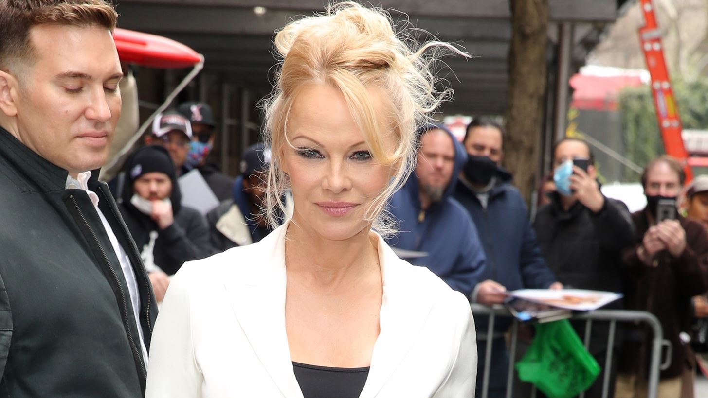 &quot;&#x397; &#x3C6;&#x3BF;&#x3C5;&#x3C3;&#x3BA;&#x3C9;&#x3C4;&#x3AE; &#x3BC;&#x3BF;&#x3C5; &#x3C0;&#x3B1;&#x3BD;&#x3BF;&#x3C0;&#x3BB;&#x3AF;&#x3B1;&quot; | &#x397; Pamela Anderson &#x3B3;&#x3B9;&#x3B1; &#x3C4;&#x3B1; 12 &#x3BA;&#x3B9;&#x3BB;&#x3AC; &#x3C0;&#x3BF;&#x3C5; &#x3C0;&#x3AE;&#x3C1;&#x3B5; &#x3BA;&#x3B1;&#x3C4;&#x3AC; &#x3C4;&#x3B7; &#x3C3;&#x3C5;&#x3B3;&#x3B3;&#x3C1;&#x3B1;&#x3C6;&#x3AE; &#x3C4;&#x3B7;&#x3C2; &#x3B1;&#x3C5;&#x3C4;&#x3BF;&#x3B2;&#x3B9;&#x3BF;&#x3B3;&#x3C1;&#x3B1;&#x3C6;&#x3AF;&#x3B1;&#x3C2; &#x3C4;&#x3B7;&#x3C2;