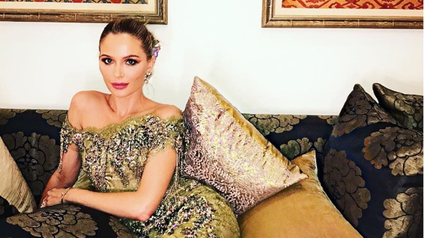 Georgina Chapman: &#x397; &#x3B3;&#x3C5;&#x3BD;&#x3B1;&#x3AF;&#x3BA;&#x3B1; &#x3C0;&#x3AF;&#x3C3;&#x3C9; &#x3B1;&#x3C0;&#x3CC; &#x3C4;&#x3BF; &#x3B5;&#x3C0;&#x3B9;&#x3C4;&#x3C5;&#x3C7;&#x3B7;&#x3BC;&#x3AD;&#x3BD;&#x3BF; label Marchesa