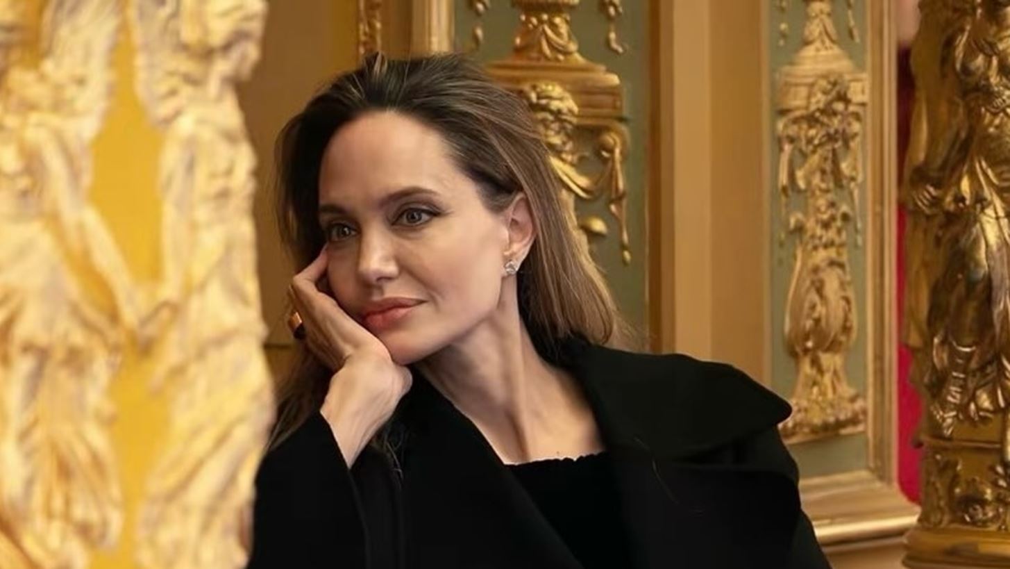 &#x391;&#x3BD; &#x3B3;&#x3C5;&#x3C1;&#x3BD;&#x3BF;&#x3CD;&#x3C3;&#x3B5; &#x3C4;&#x3BF;&#x3BD; &#x3C7;&#x3C1;&#x3CC;&#x3BD;&#x3BF; &#x3C0;&#x3AF;&#x3C3;&#x3C9;, &#x3B7; Angelina Jolie &#x3AF;&#x3C3;&#x3C9;&#x3C2; &#x3BD;&#x3B1; &#x3BC;&#x3B7;&#x3BD; &#x3B5;&#x3C0;&#x3AD;&#x3BB;&#x3B5;&#x3B3;&#x3B5; &#x3C0;&#x3BF;&#x3C4;&#x3AD; &#x3BD;&#x3B1; &#x3B1;&#x3C3;&#x3C7;&#x3BF;&#x3BB;&#x3B7;&#x3B8;&#x3B5;&#x3AF; &#x3BC;&#x3B5; &#x3C4;&#x3BF;&#x3BD; &#x3BA;&#x3CC;&#x3C3;&#x3BC;&#x3BF; &#x3C4;&#x3BF;&#x3C5; Hollywood