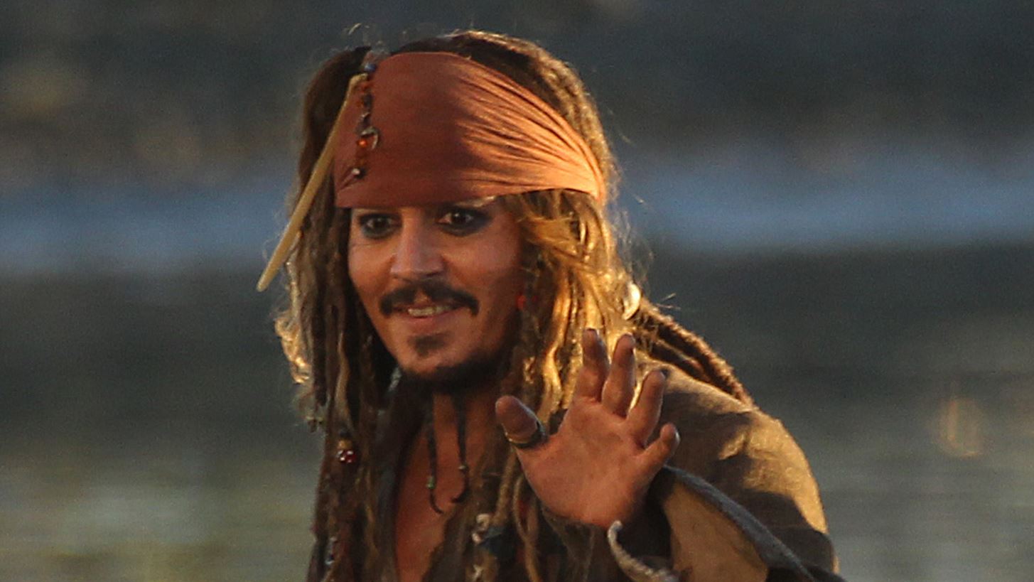 Johnny Depp | &#x391;&#x3BD;&#x3C4;&#x3B9;&#x3BA;&#x3B1;&#x3C4;&#x3AD;&#x3C3;&#x3C4;&#x3B7;&#x3C3;&#x3B1;&#x3BD; &#x3C4;&#x3B7; &#x3C6;&#x3C9;&#x3BD;&#x3AE; &#x3C4;&#x3BF;&#x3C5; Jack Sparrow &#x3C3;&#x3C4;&#x3BF; &#x3C0;&#x3B1;&#x3B9;&#x3C7;&#x3BD;&#x3AF;&#x3B4;&#x3B9; &quot;Sea of Thieves&quot;